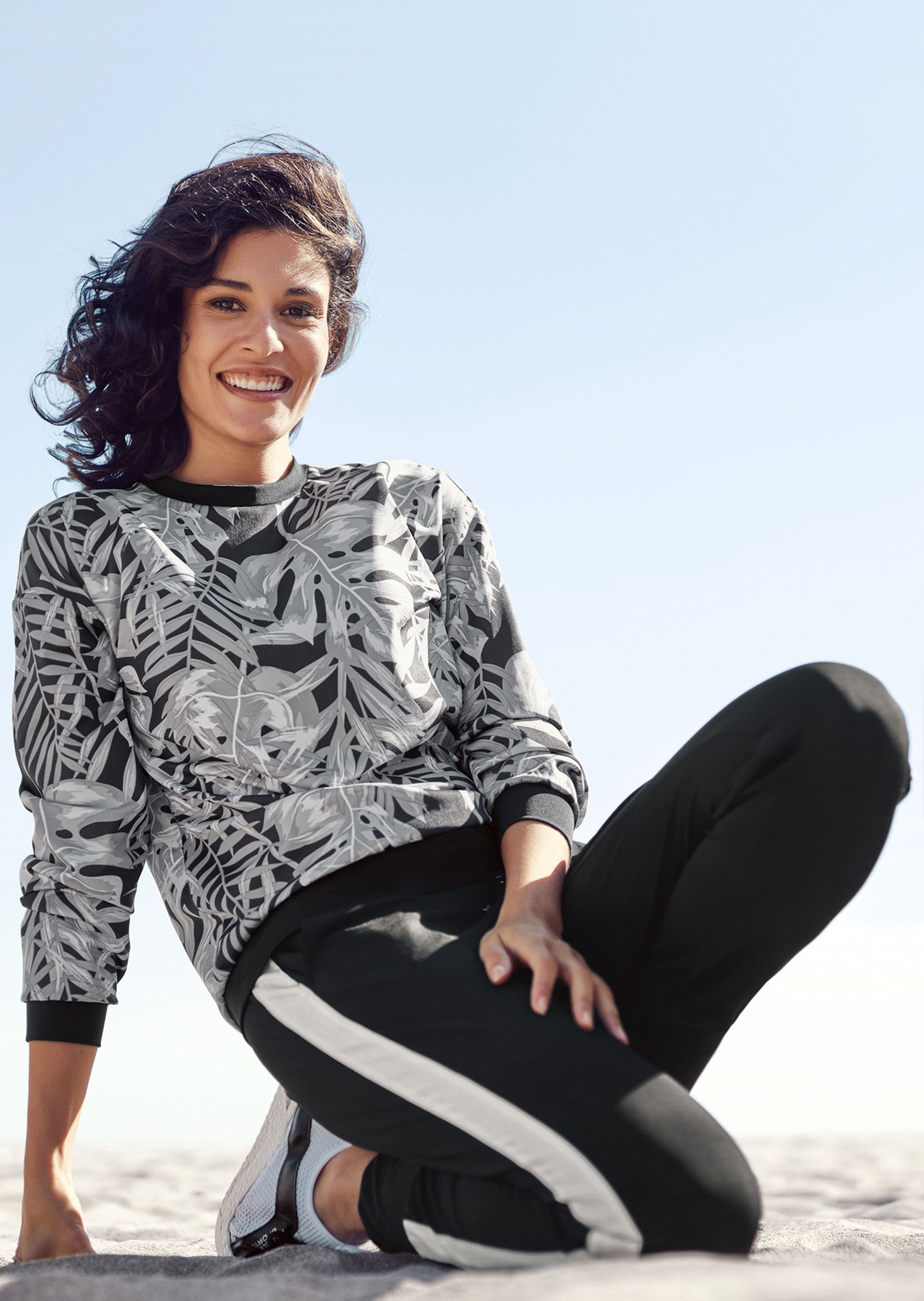 Sweatshirt