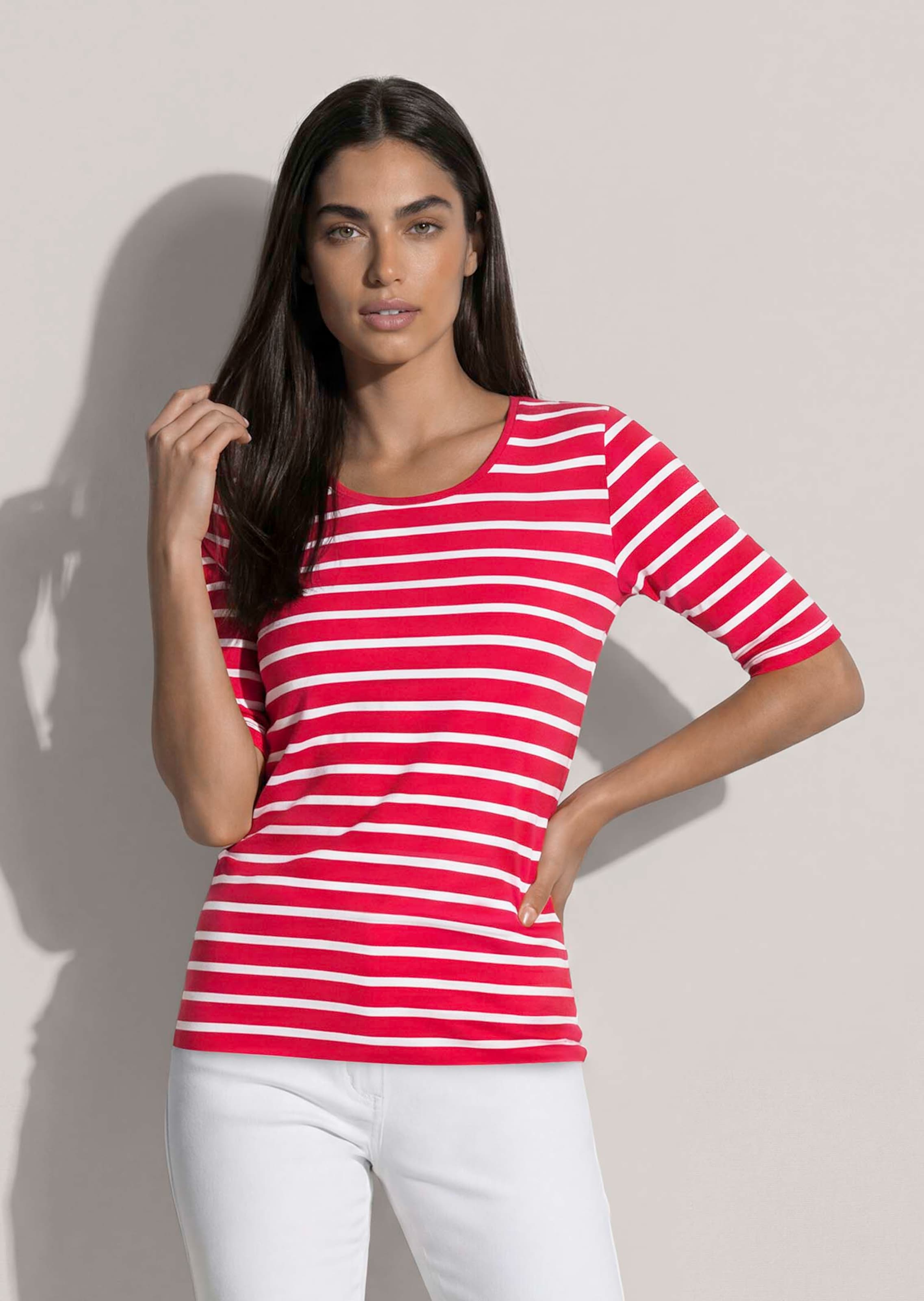 T-shirt marin à rayures horizontales