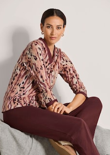 Pyjamas with an animal print and a V-neckline thumbnail 3