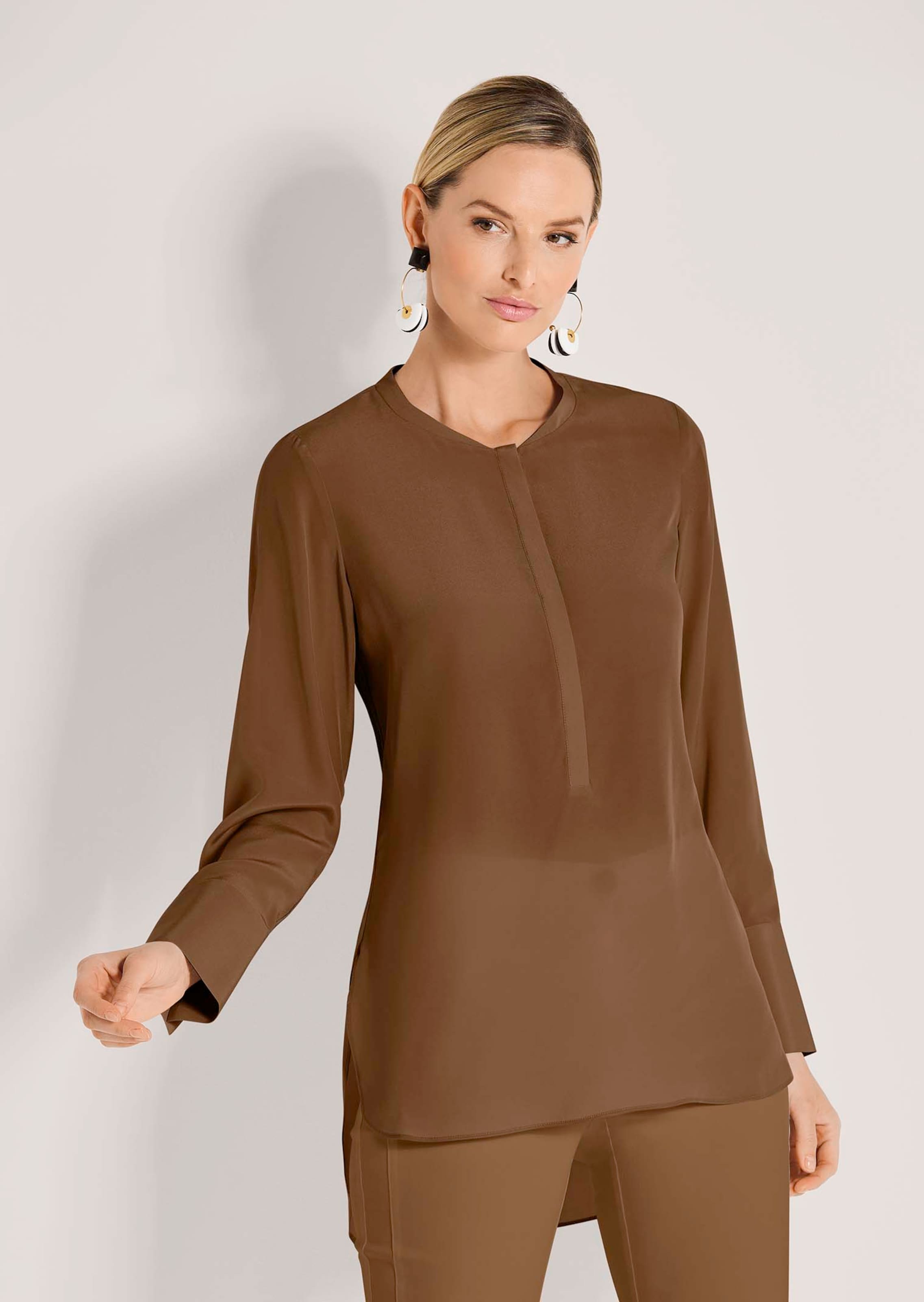Blouse longue en soie sans col