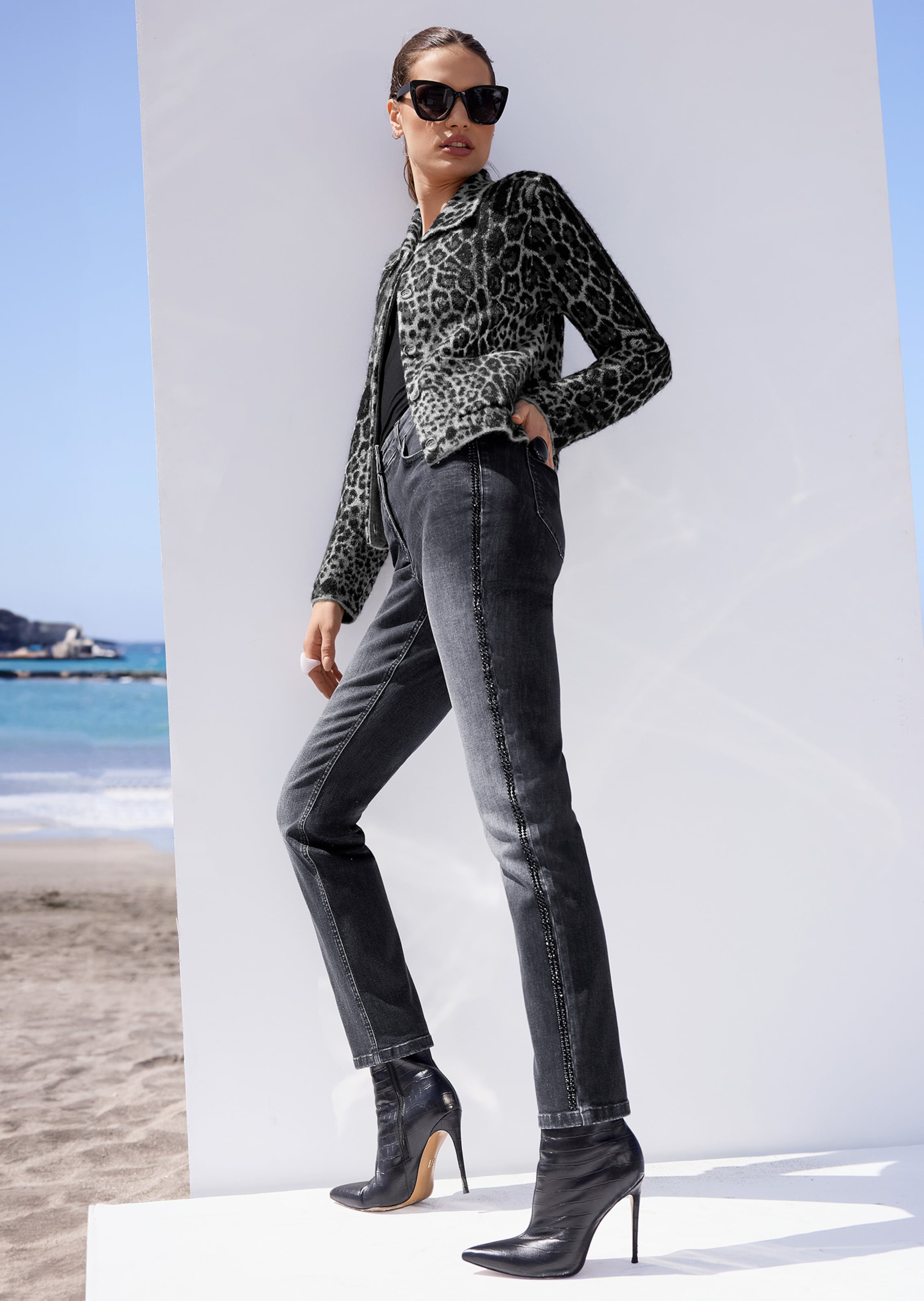Jean slim avec décoration de strass
