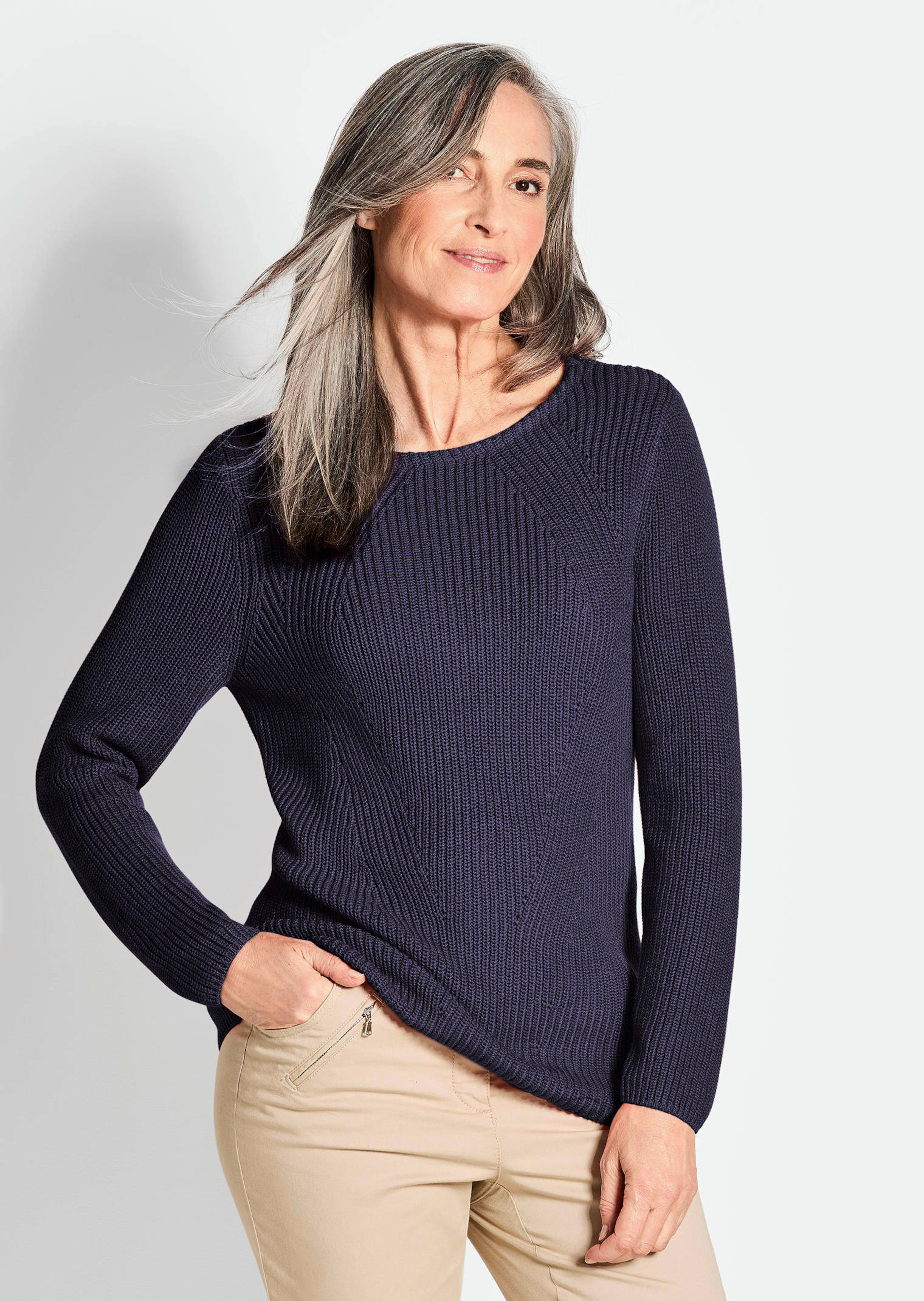 Figurschmeichelnder Pullover aus reiner Baumwolle
