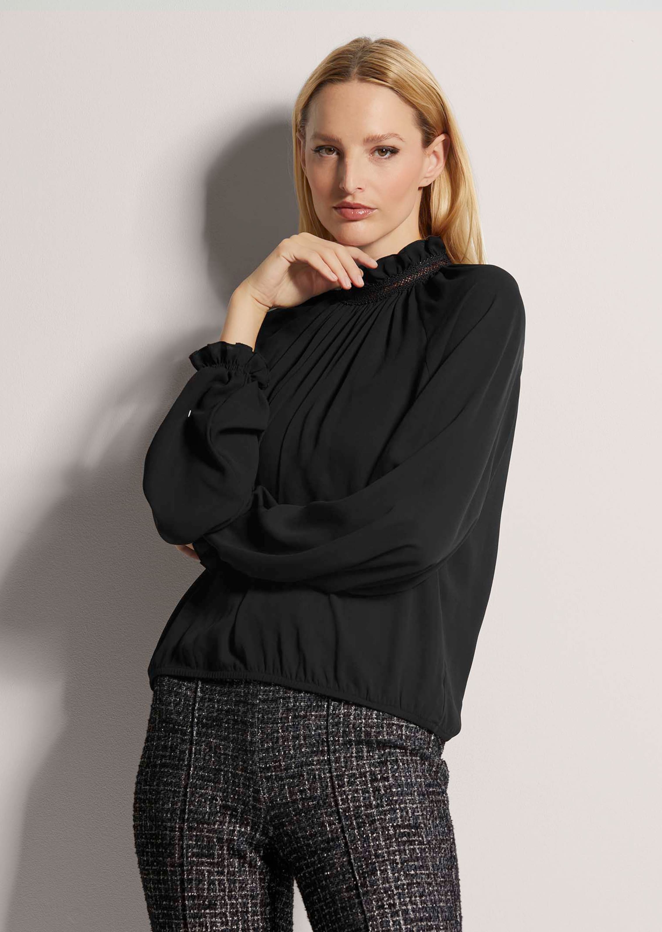 Bluse mit Rüschenkragen