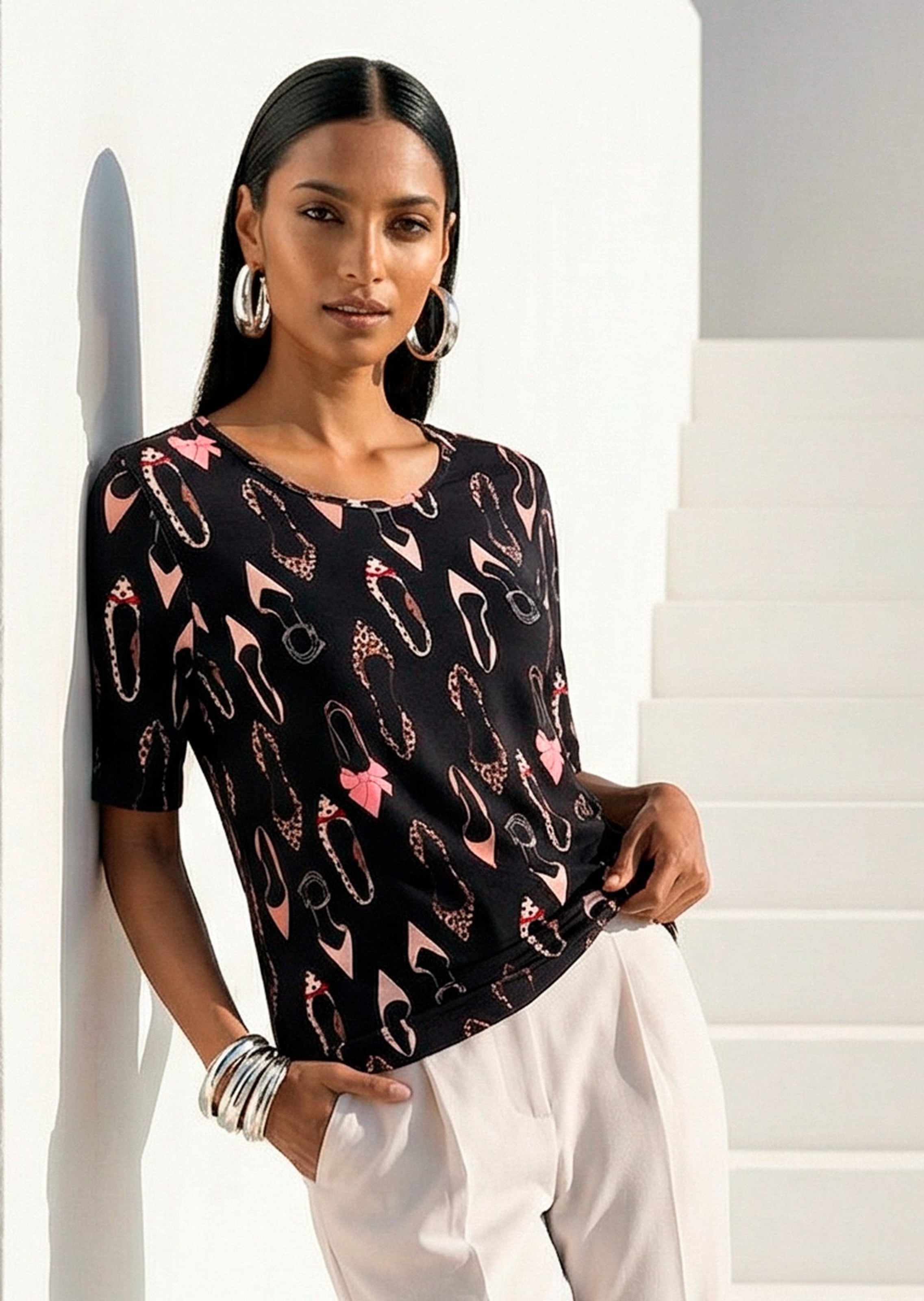 Kurzarmshirt mit Schuhmotiven