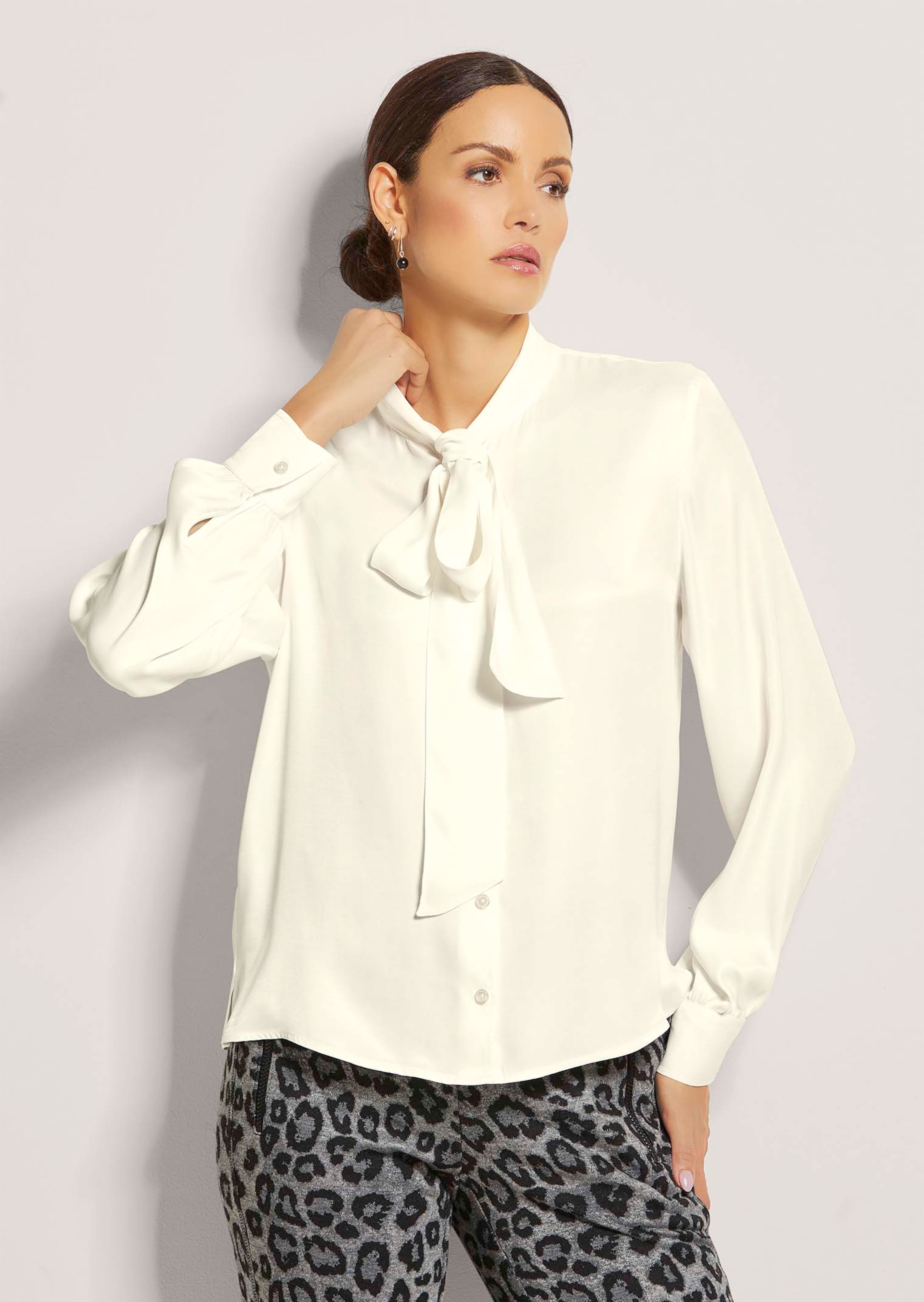 Satinbluse mit Schluppe