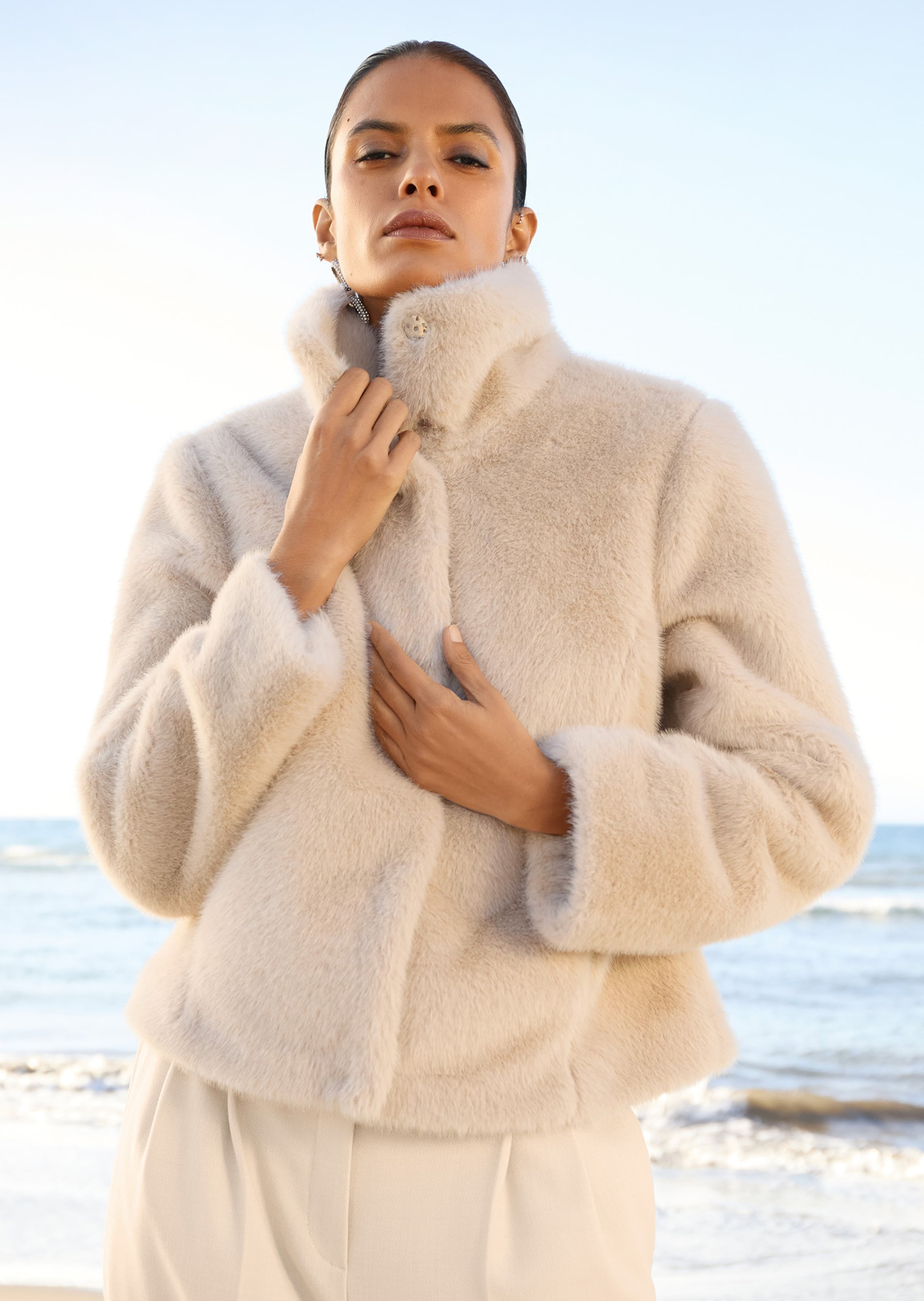 Veste courte tendance en fausse fourrure