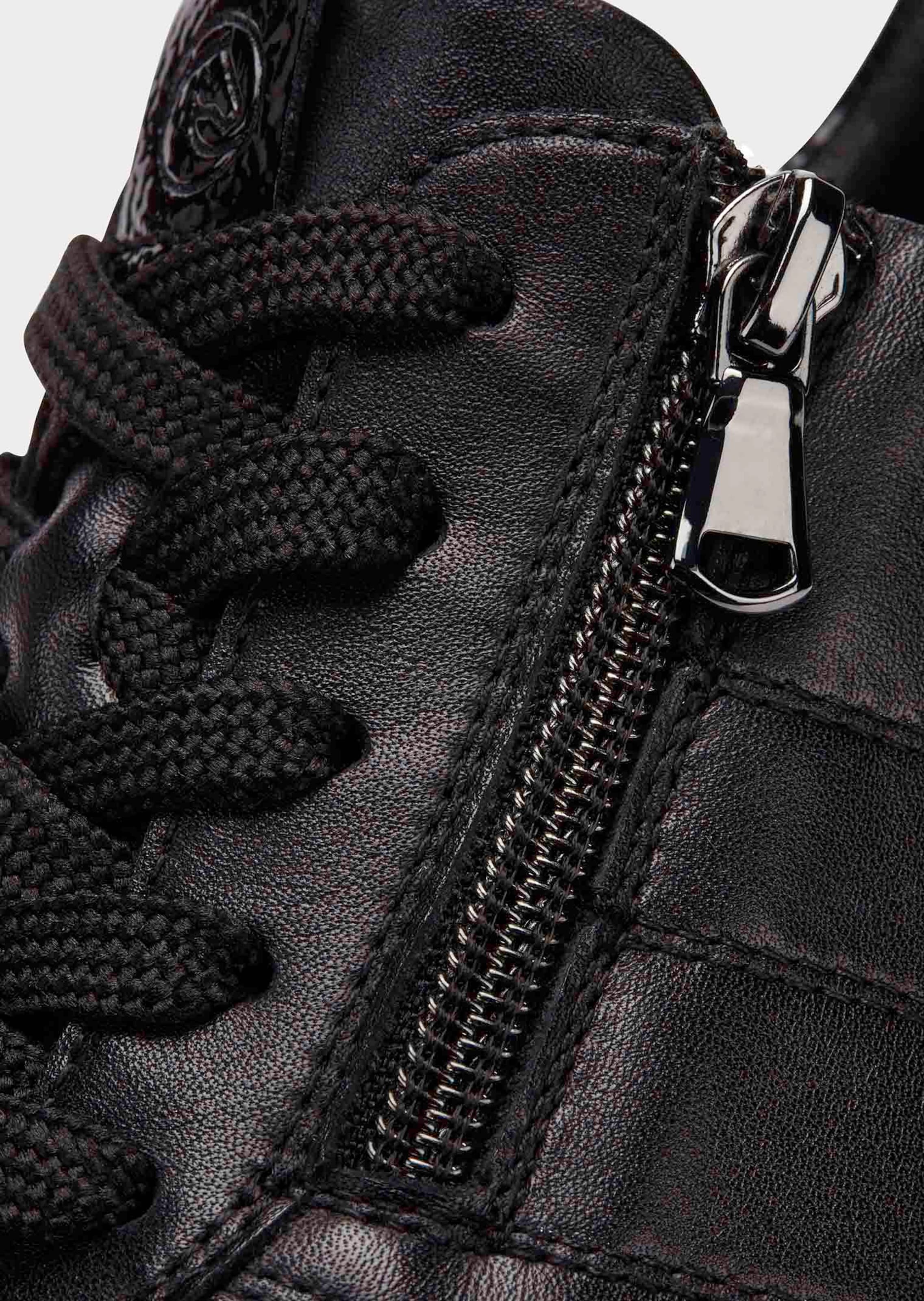 Sneakers thumbnail 3