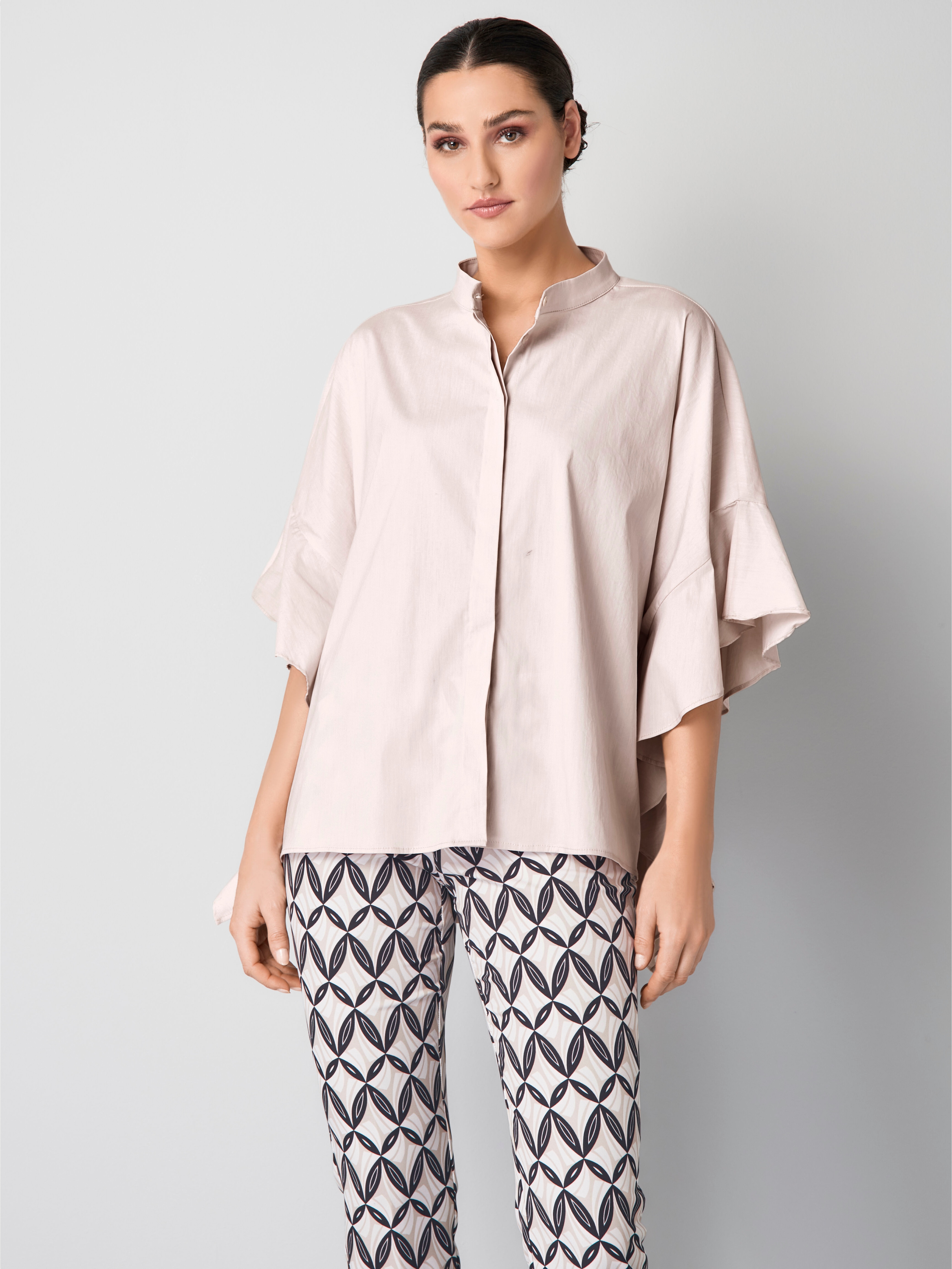 Oversizedbluse mit großem Volantärmel