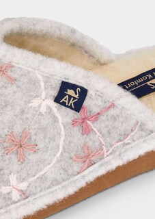 Chaussons en feutre avec broderie florale thumbnail 3