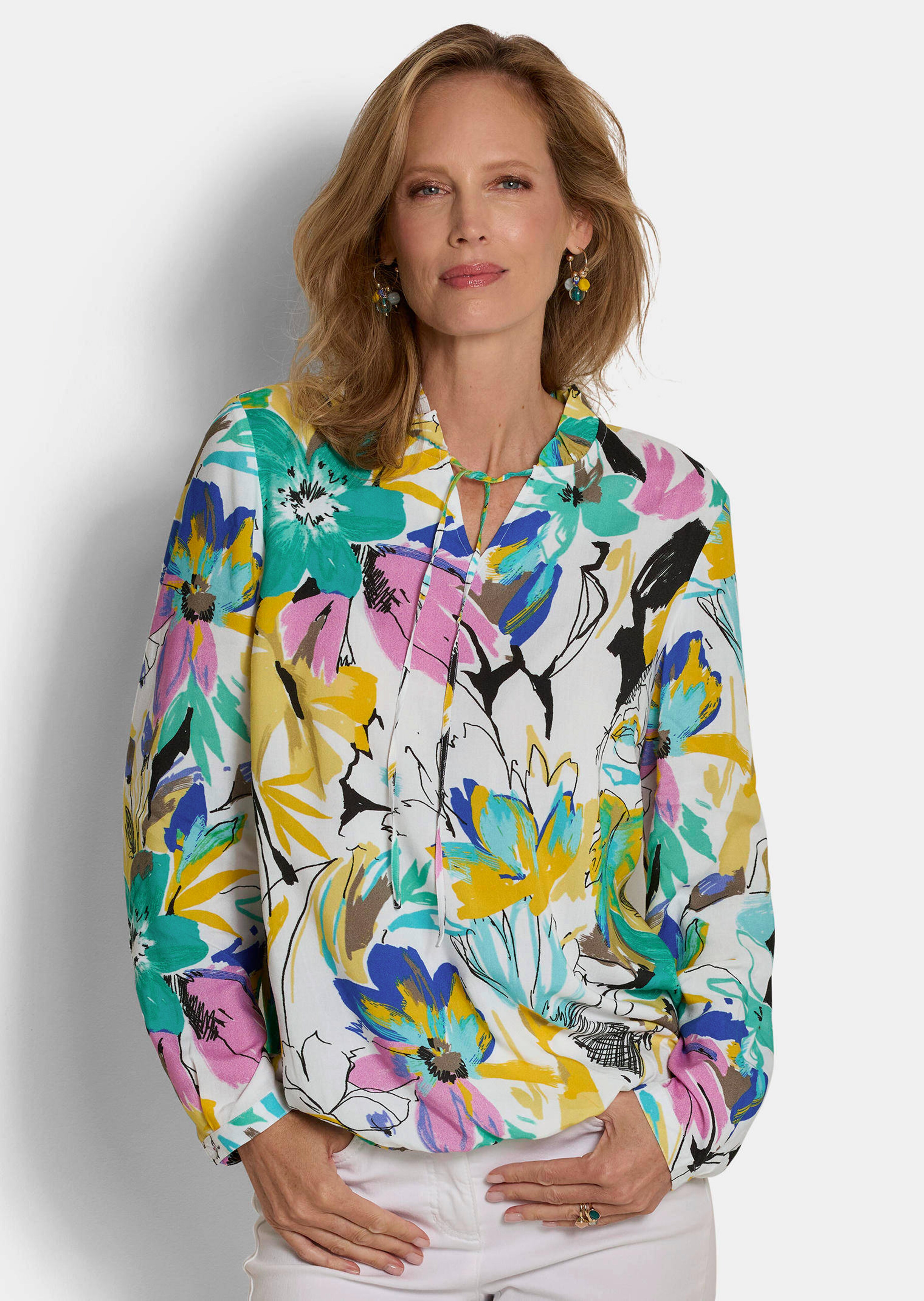 Blouse à col montant froncé