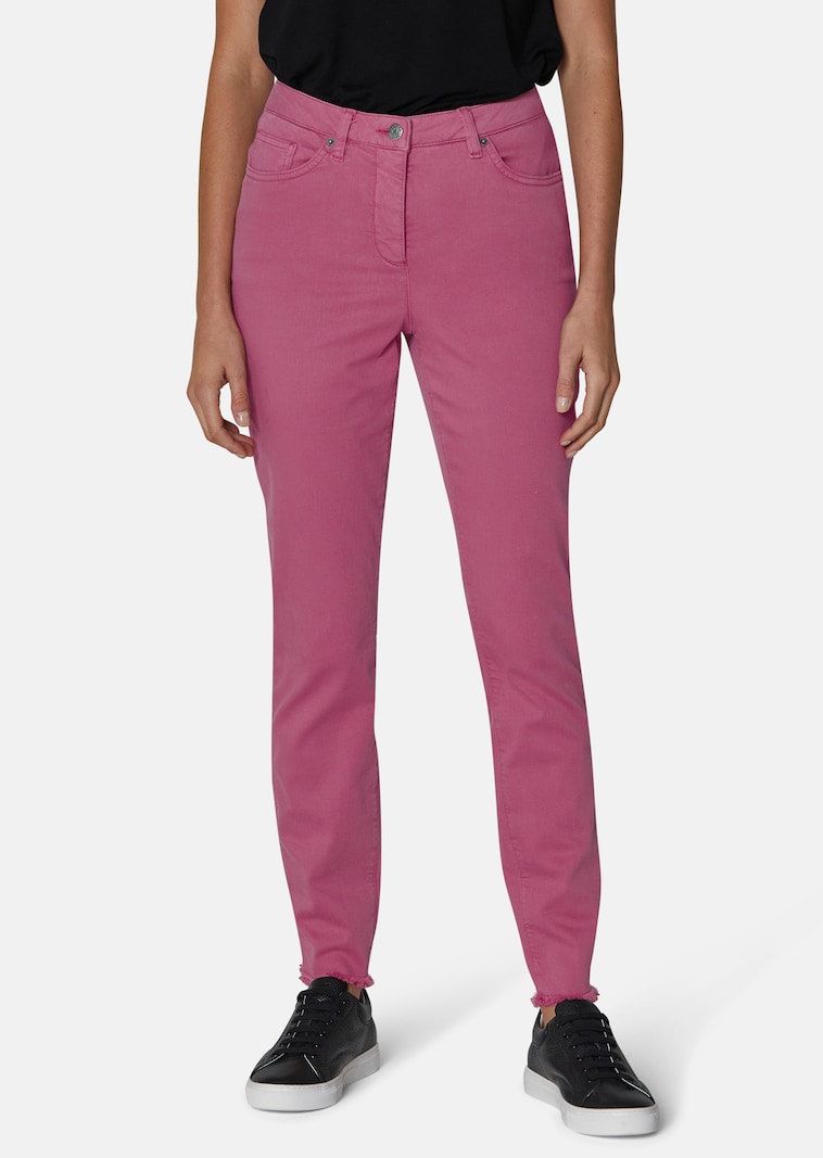 Jeans mit feinem Fransensaum