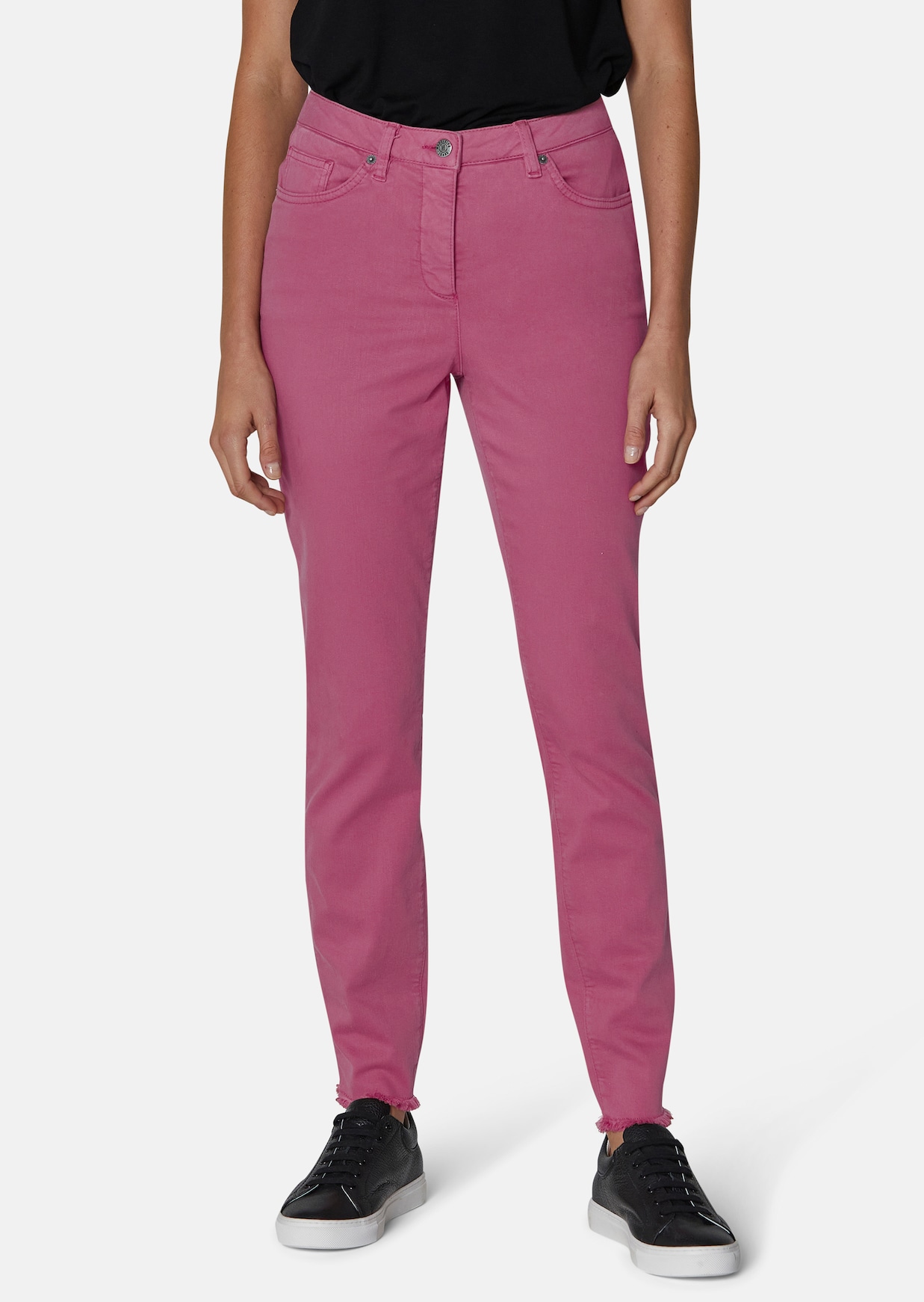 Jeans mit feinem Fransensaum