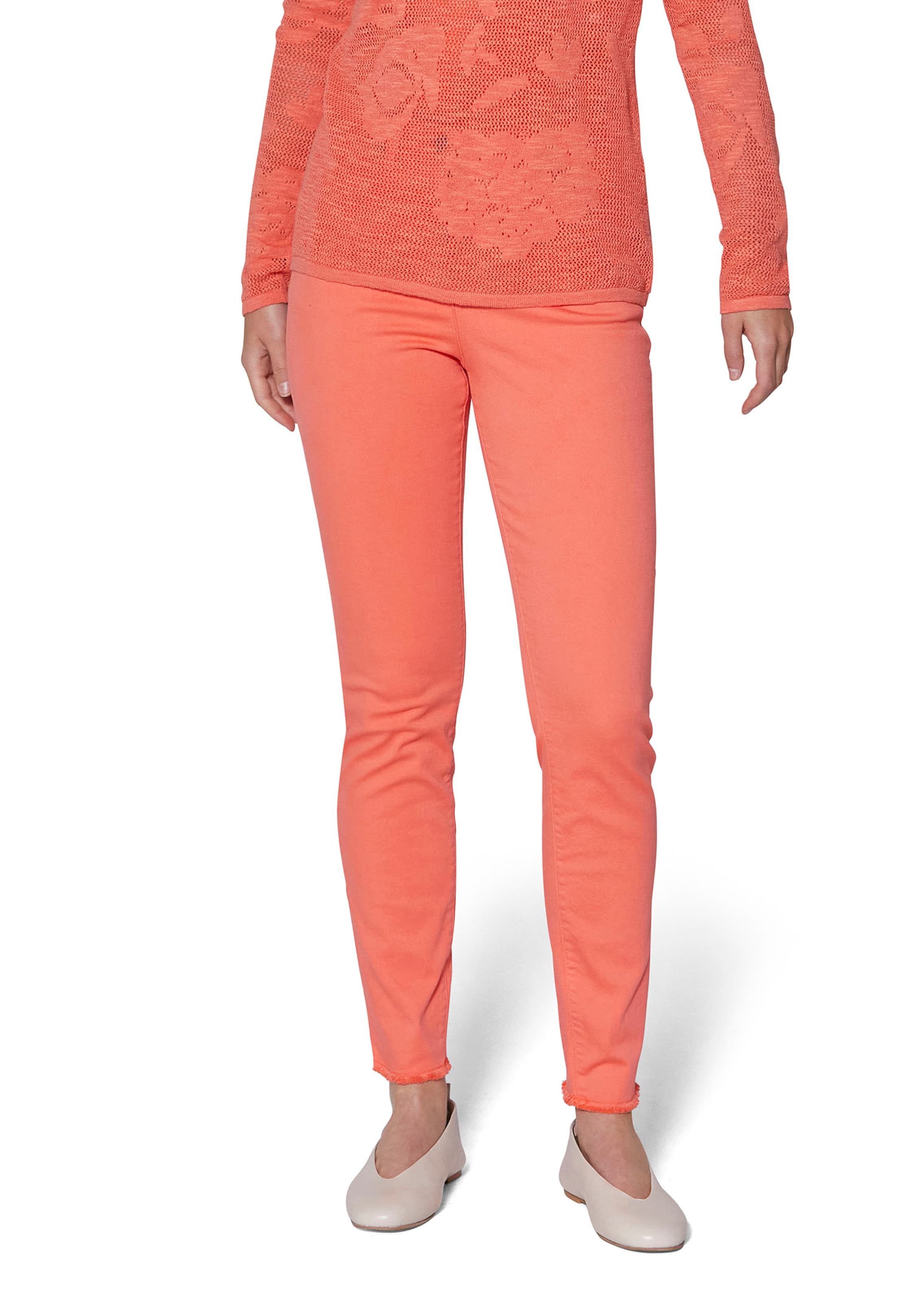 Jeans mit feinem Fransensaum