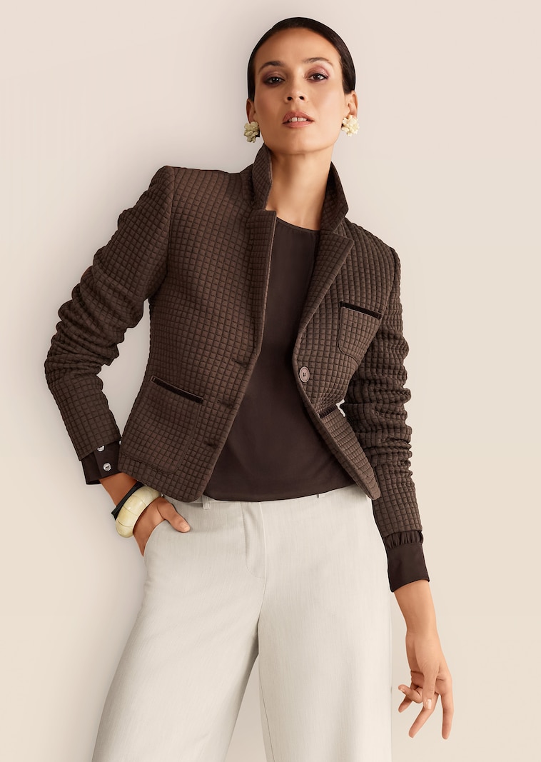 Short jersey blazer with a waffle texture