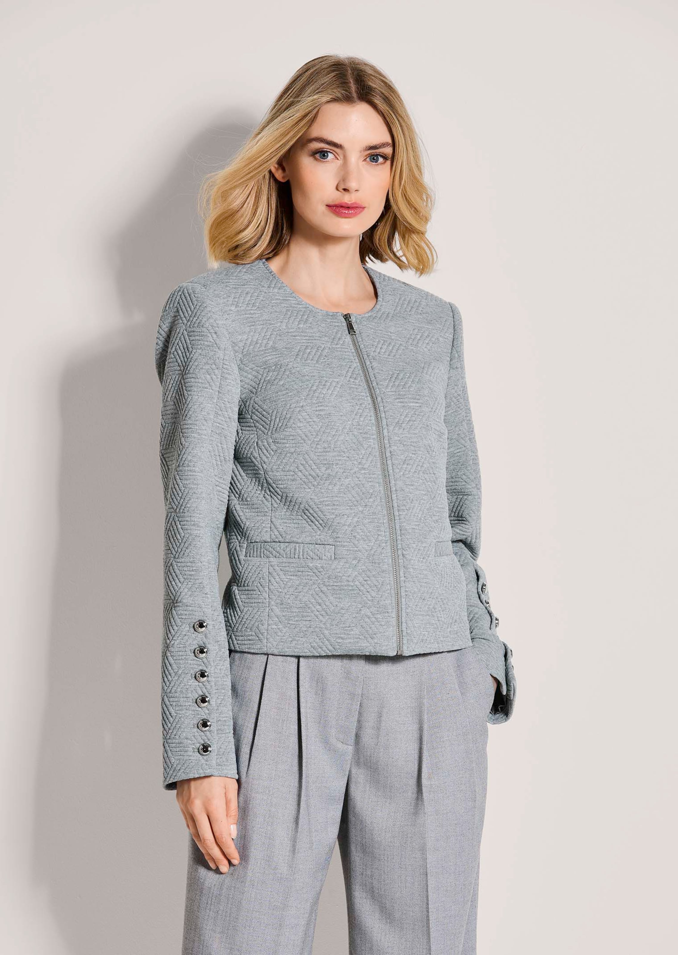 Jerseyblazer mit extravaganter Knopfleiste
