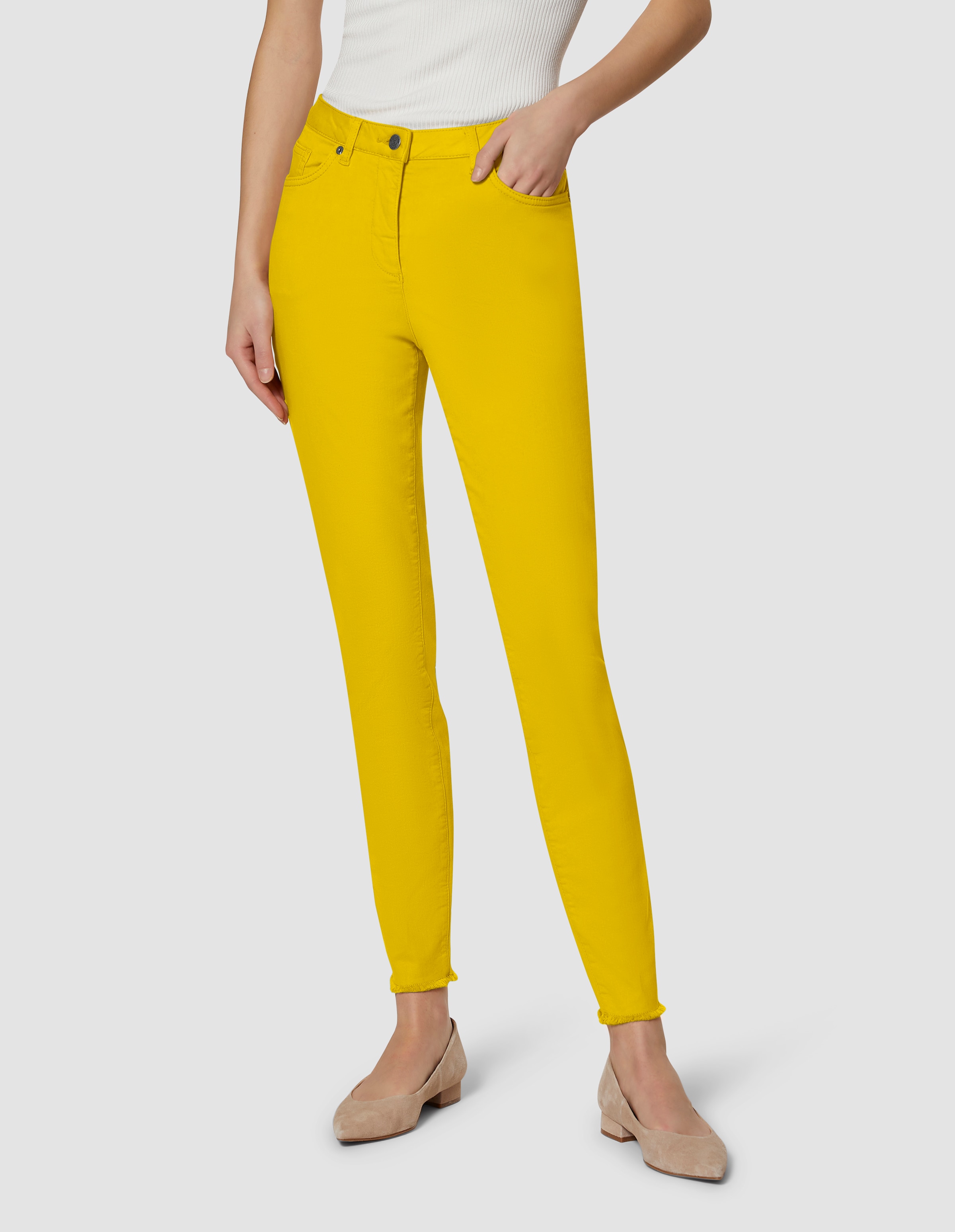 Jeans mit feinem Fransensaum