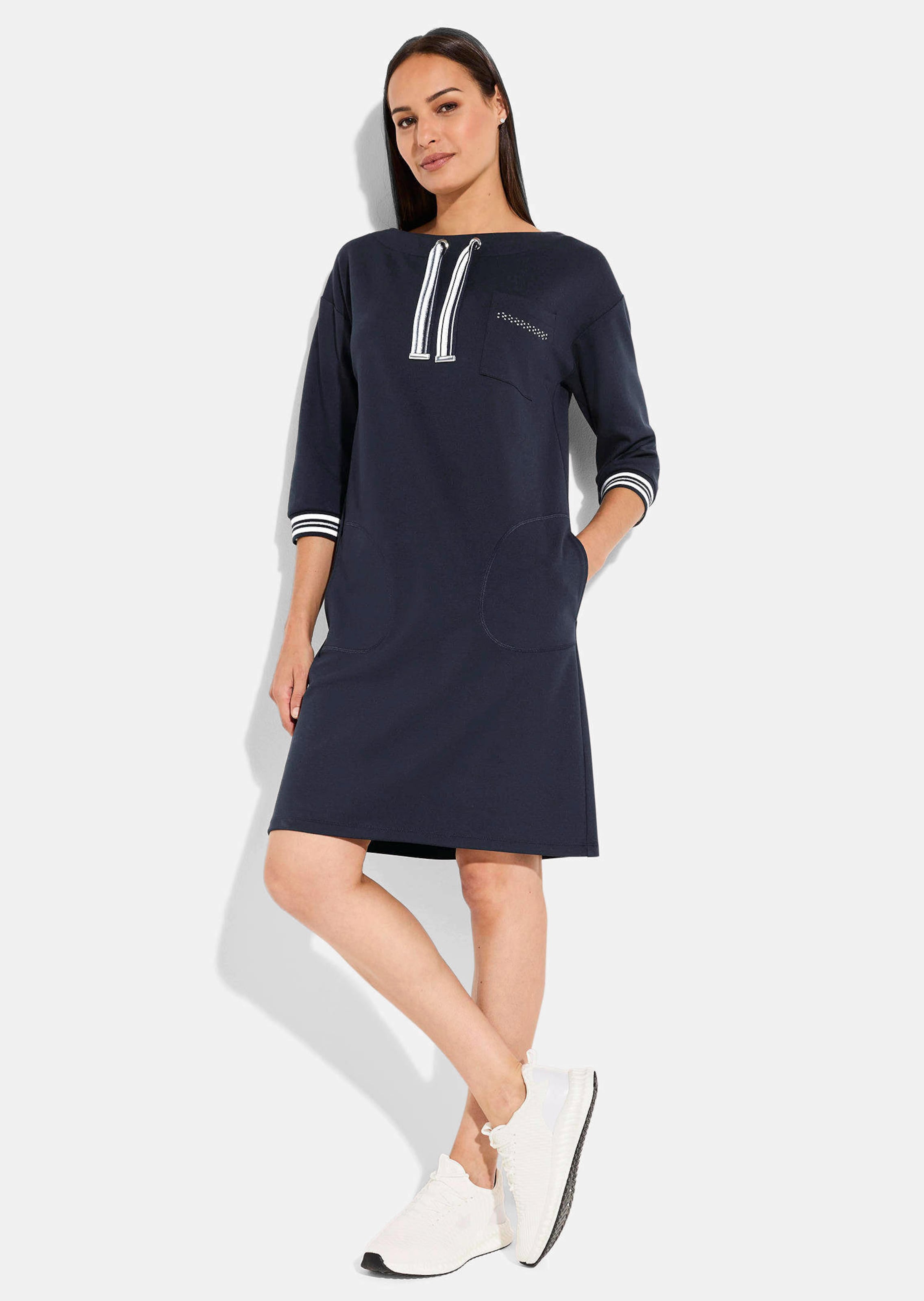 Sportliches Kleid mit Stehkragen