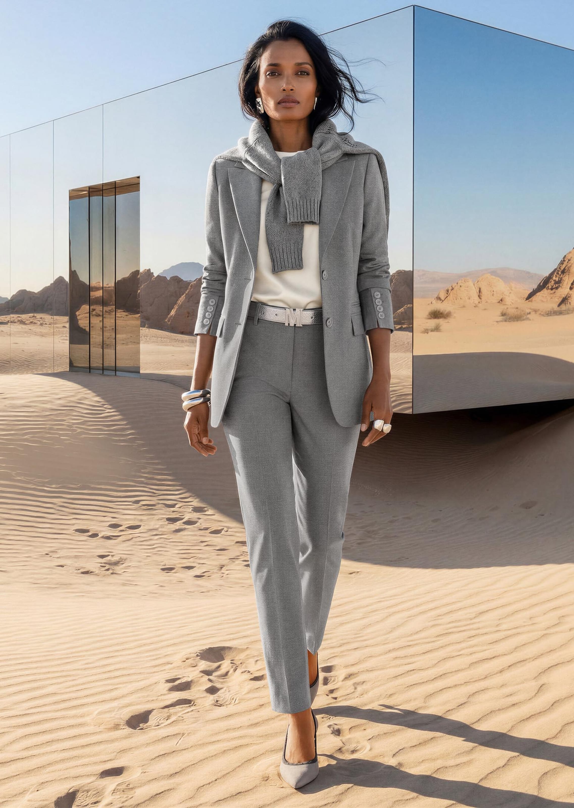 Pantalon à plis marqués avec une forme de jambe conique
