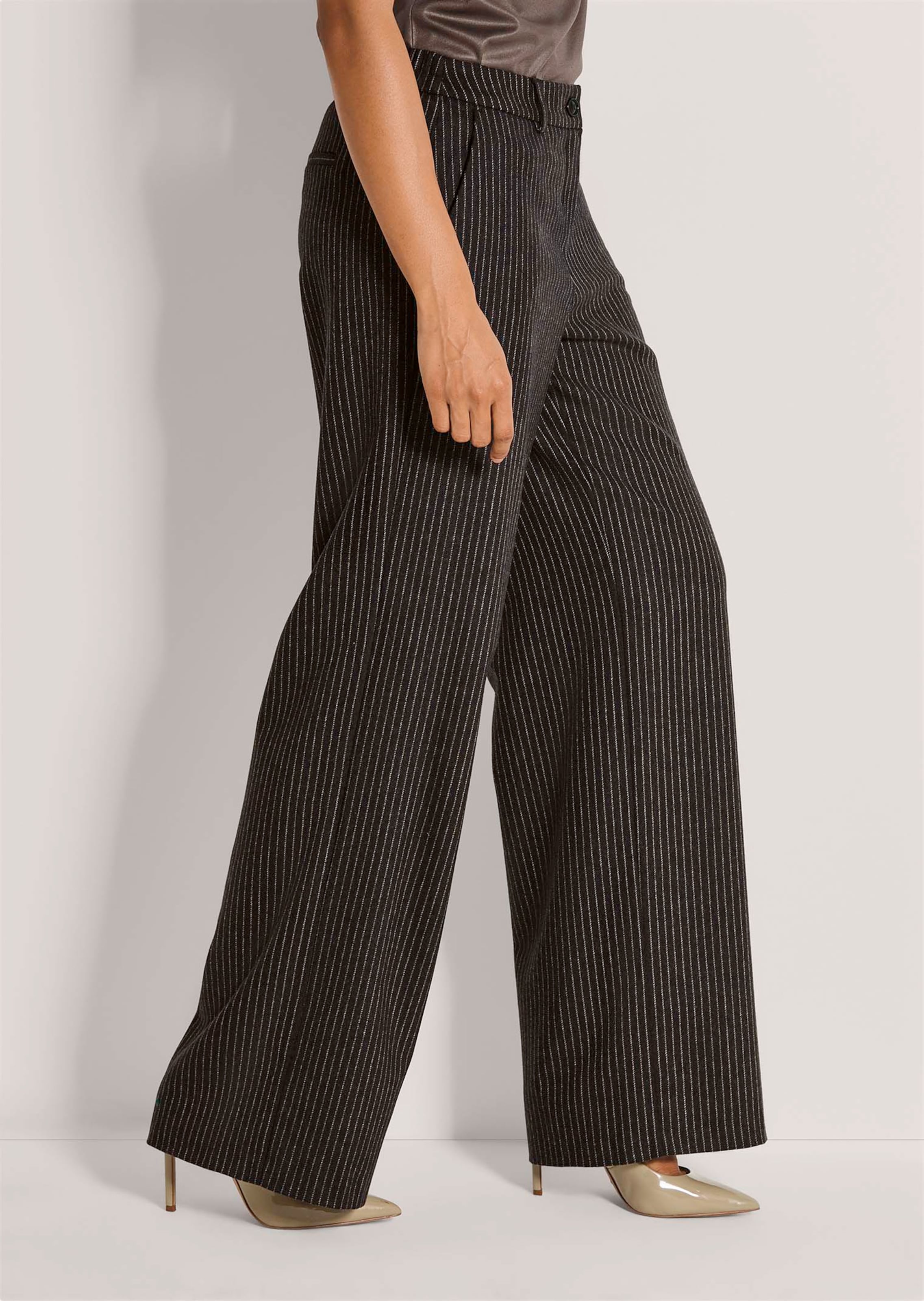 Broek met krijtstreep en wijde pijpen thumbnail 5
