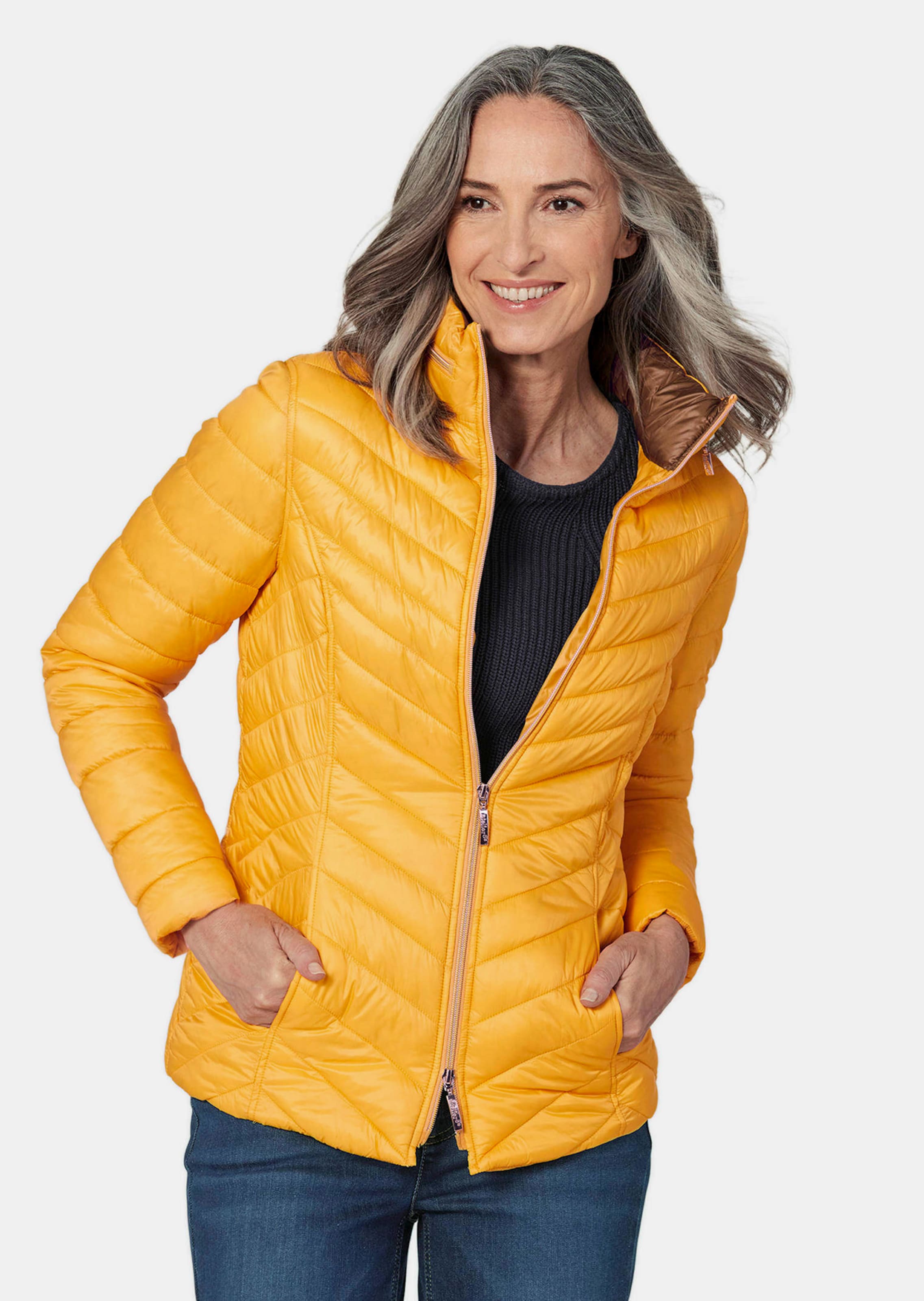 Steppjacke in figurschmeichelnder Optik