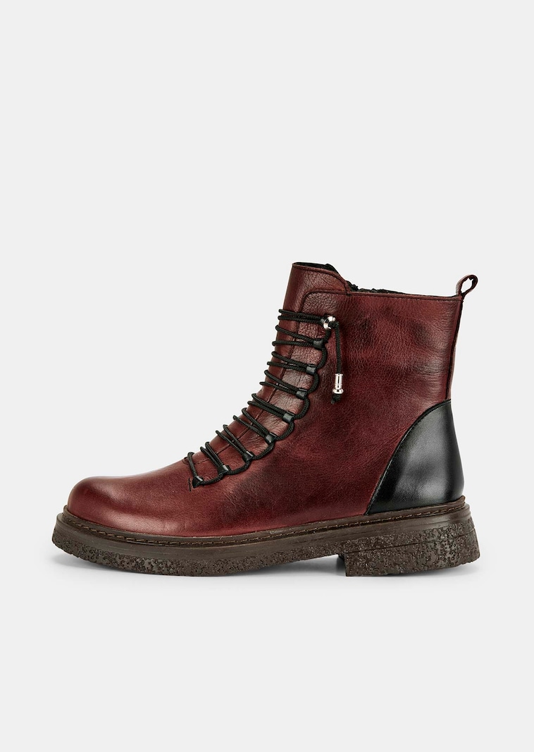 Stiefeletten aus Leder mit Zierschnürung