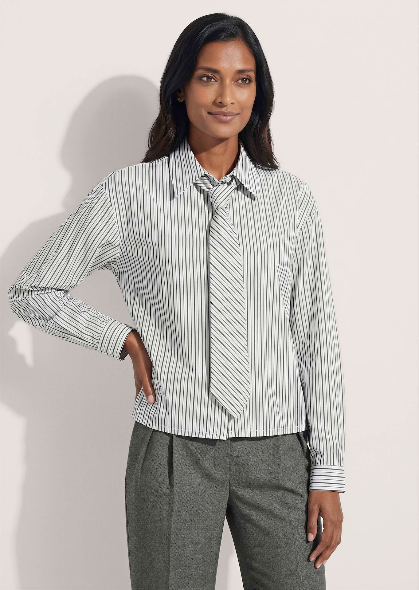 Shirt with detachable tie