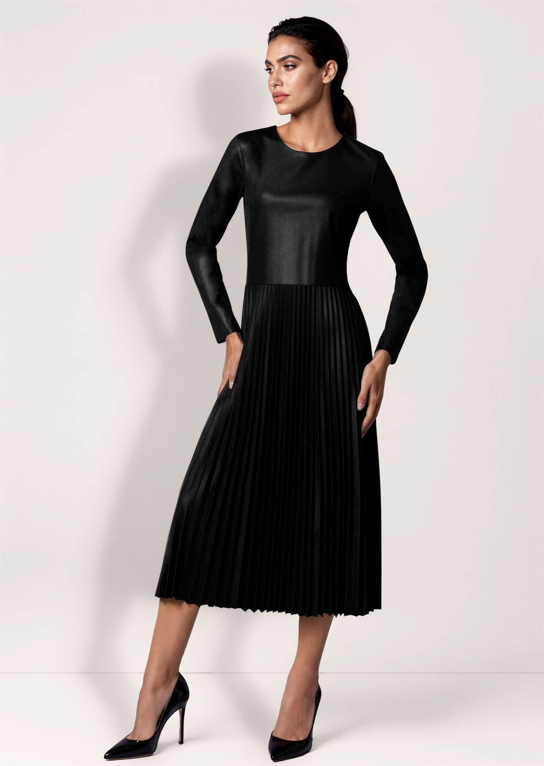 Jersey-Kleid in Leder-Optik mit Plisseerock