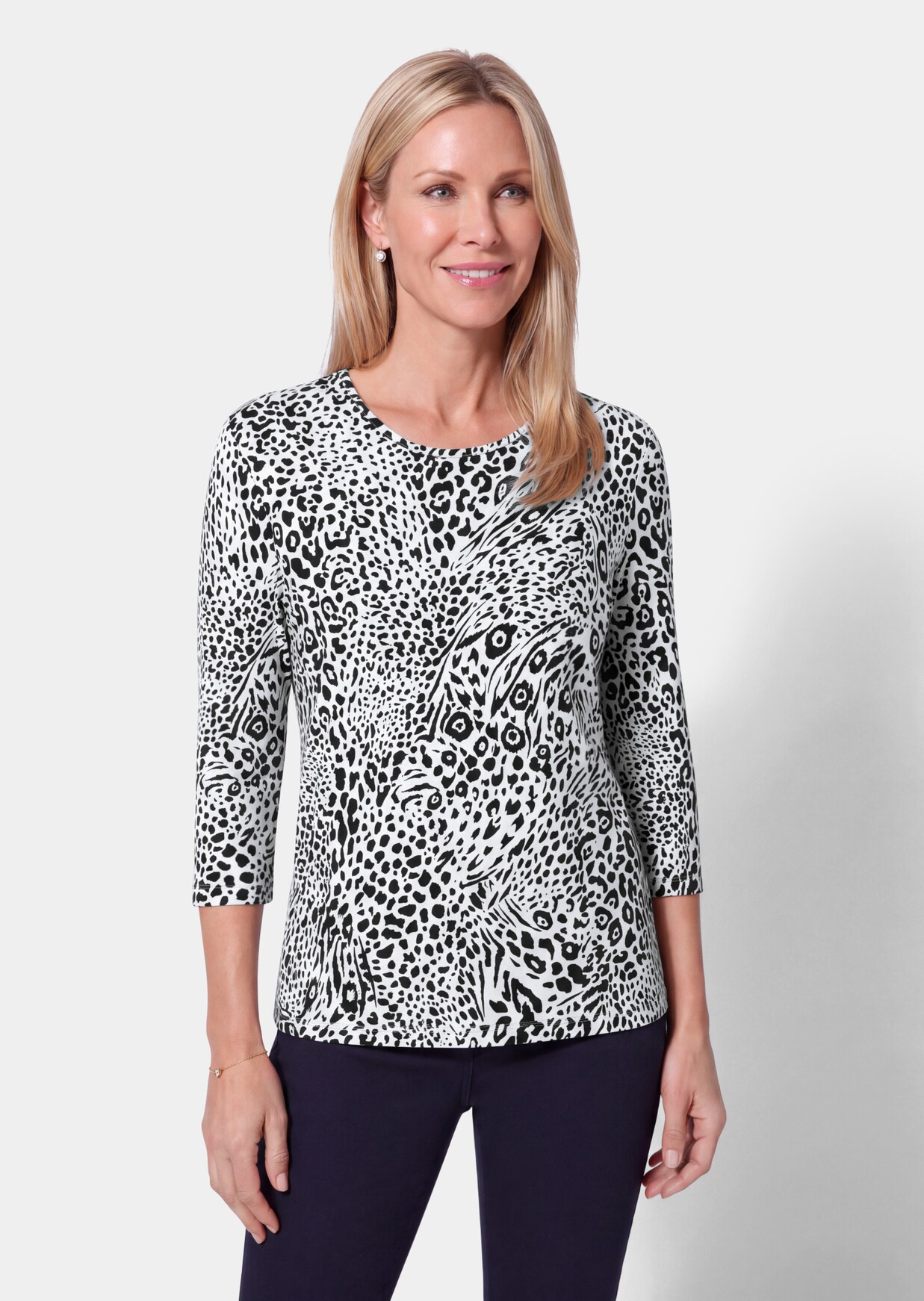 Viskoseshirt mit kontraststarkem Animal Print
