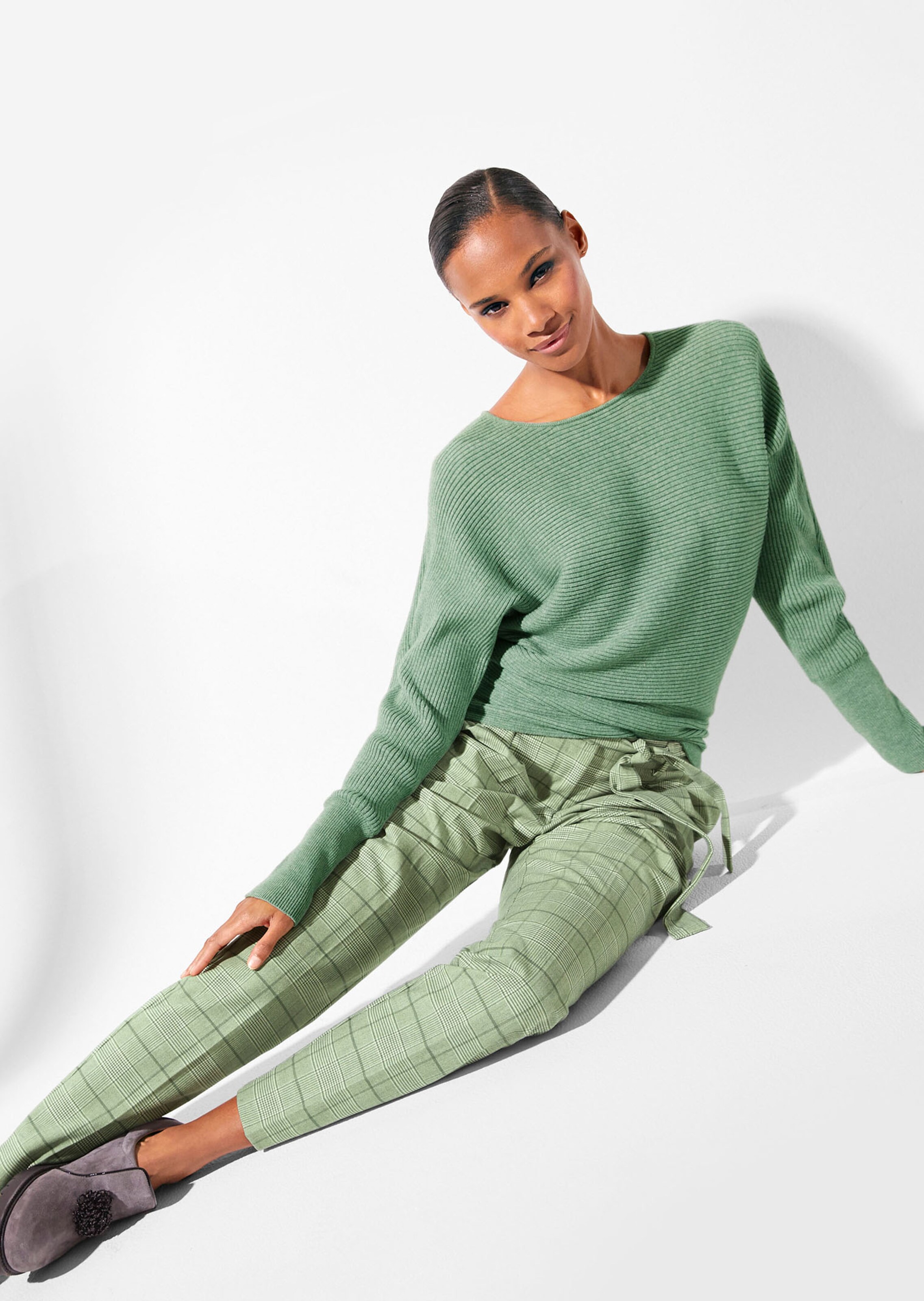 Round neck jumper with batwing sleeves