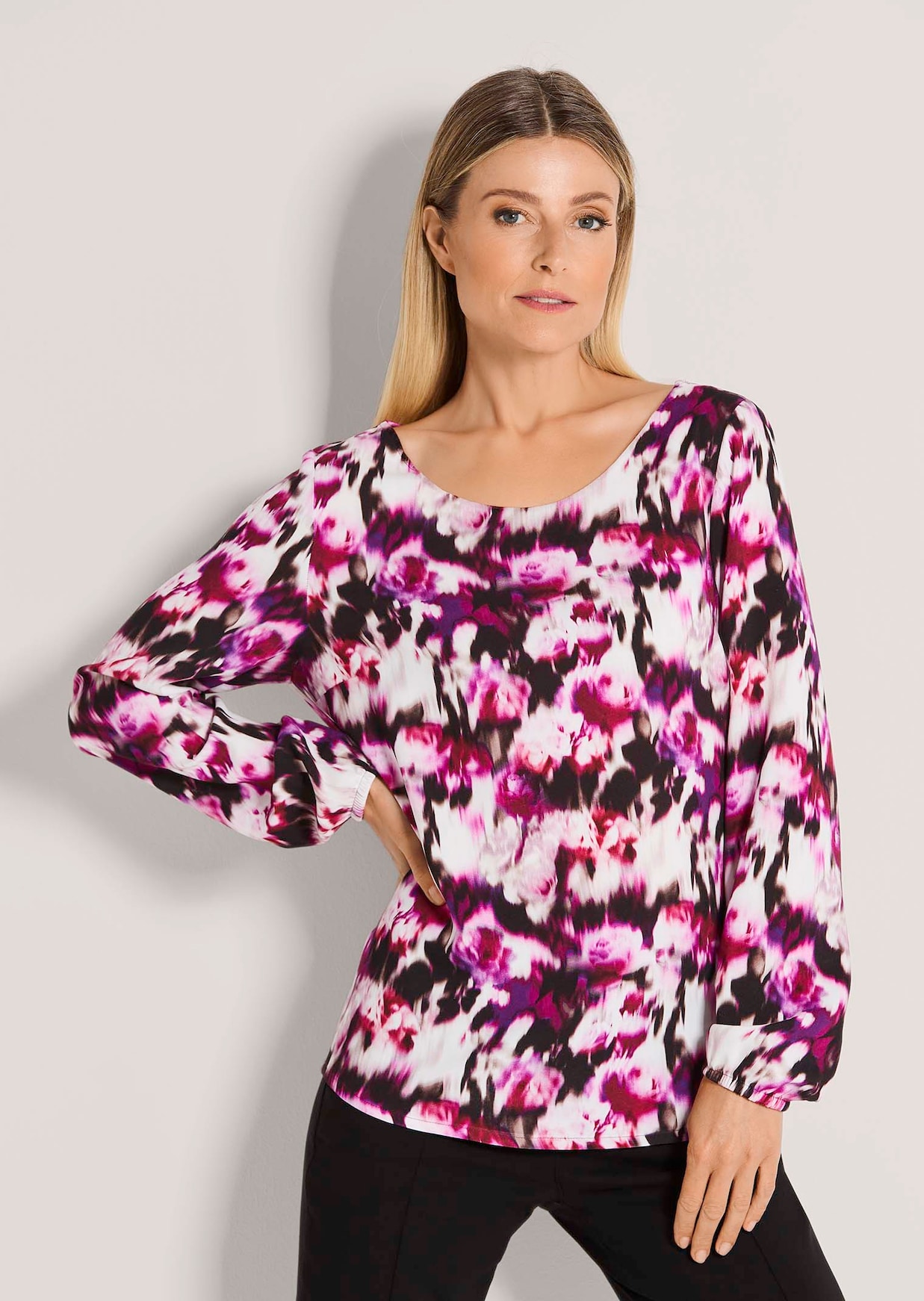 Viskose-Bluse mit Rundhalsausschnitt