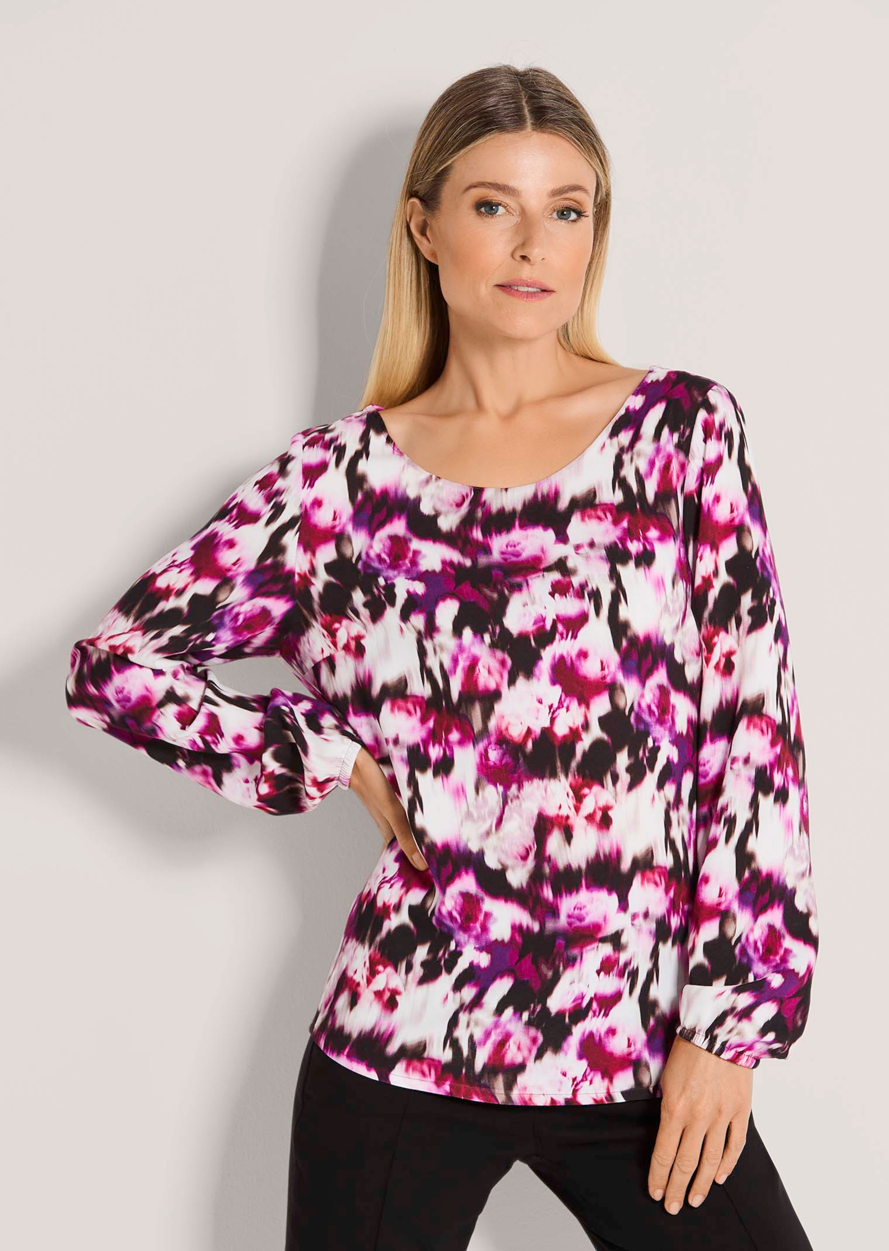 Viskose-Bluse mit Rundhalsausschnitt