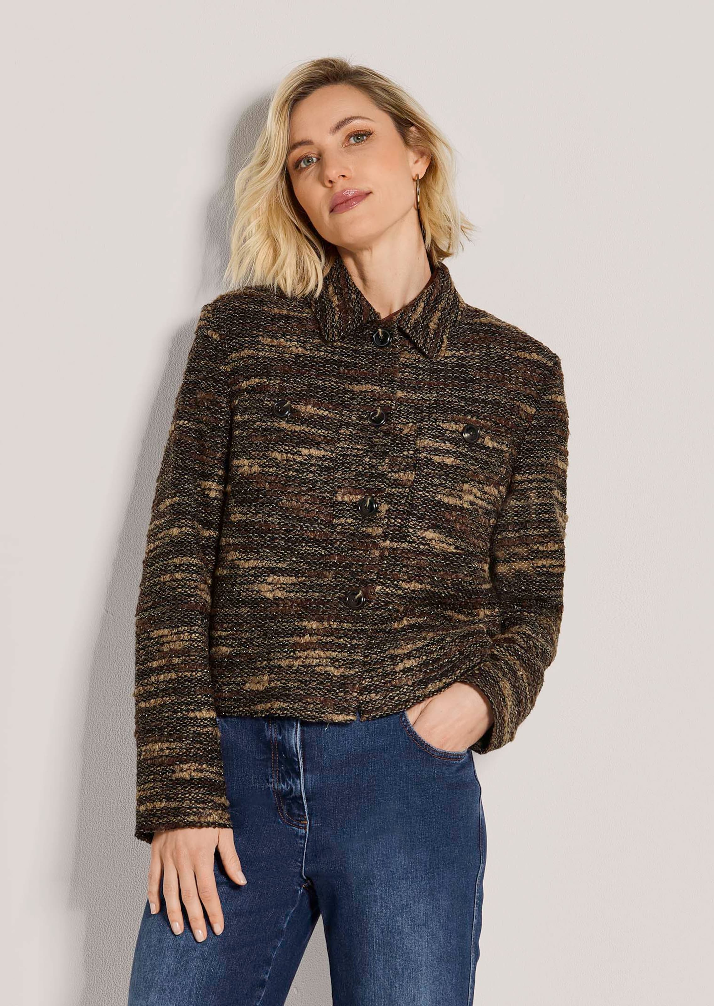 Boxy-cut tweed blazer