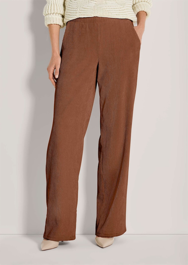 Weite Cordhose zum Schlüpfen