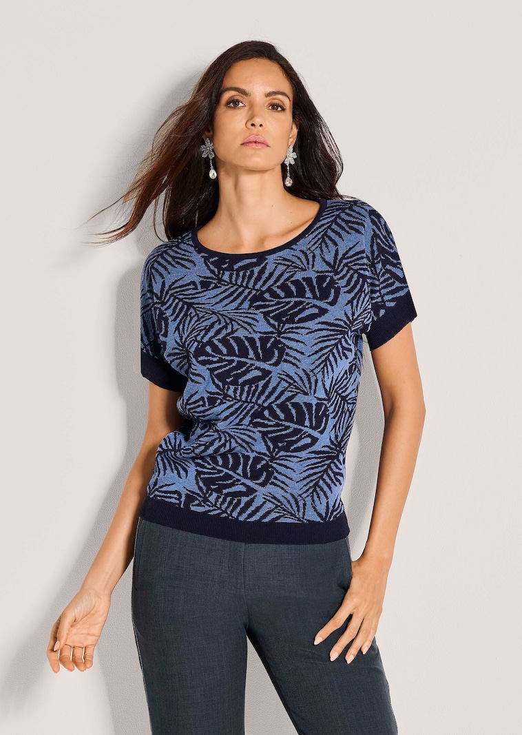 Leichter Pullover mit floralem Jacquard