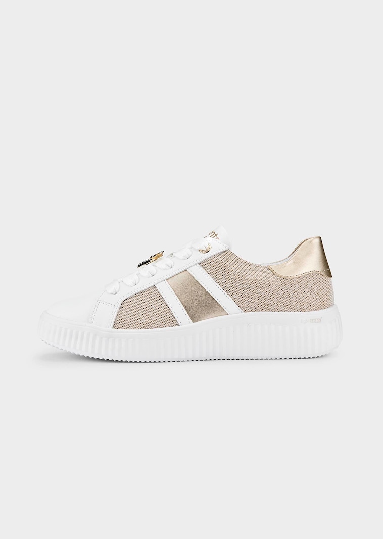 Sneakers met glanzende elementen