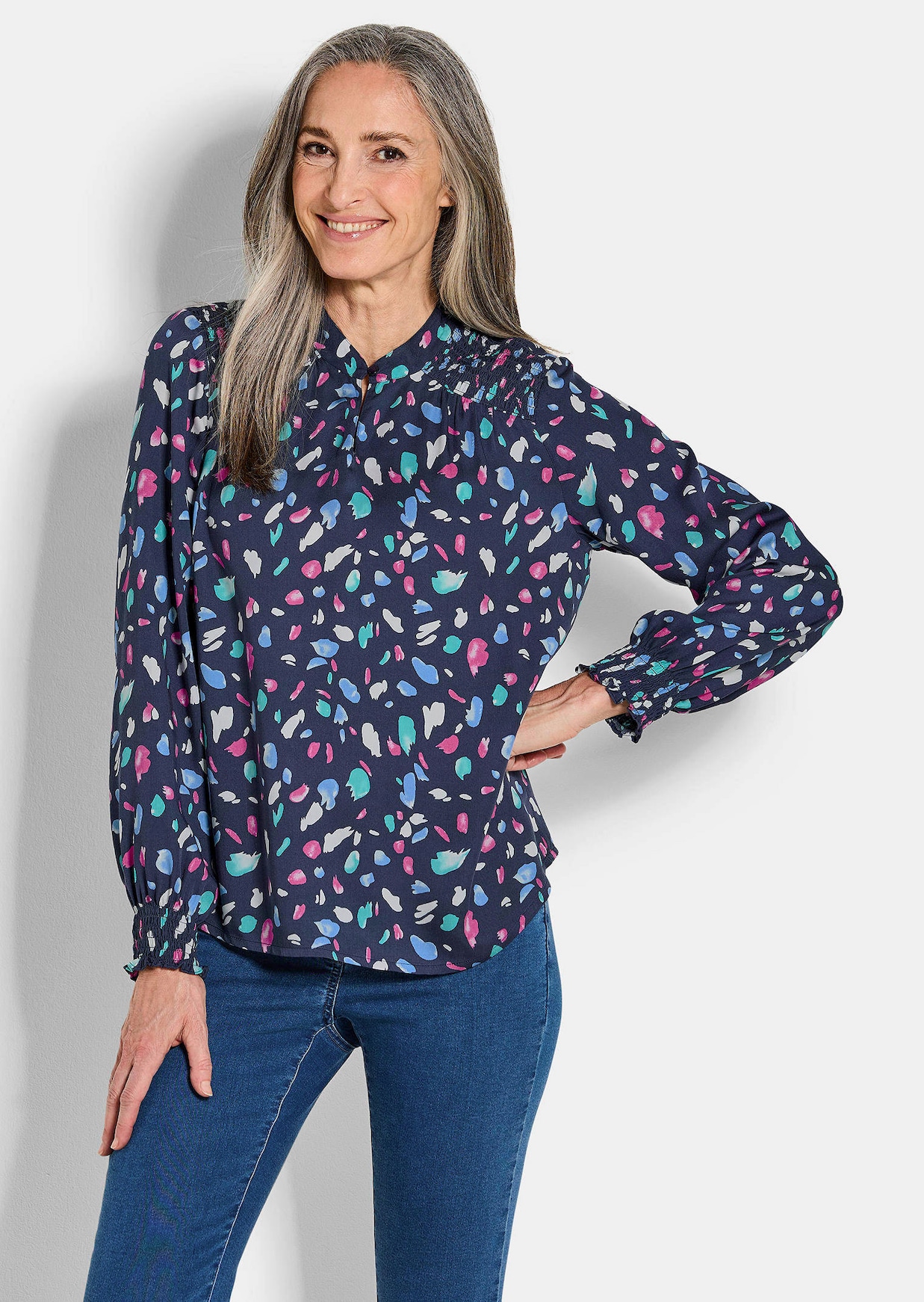 Satin-Bluse mit Smok-Details