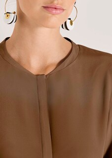 Lange Seidenbluse in kragenloser Form thumbnail 6