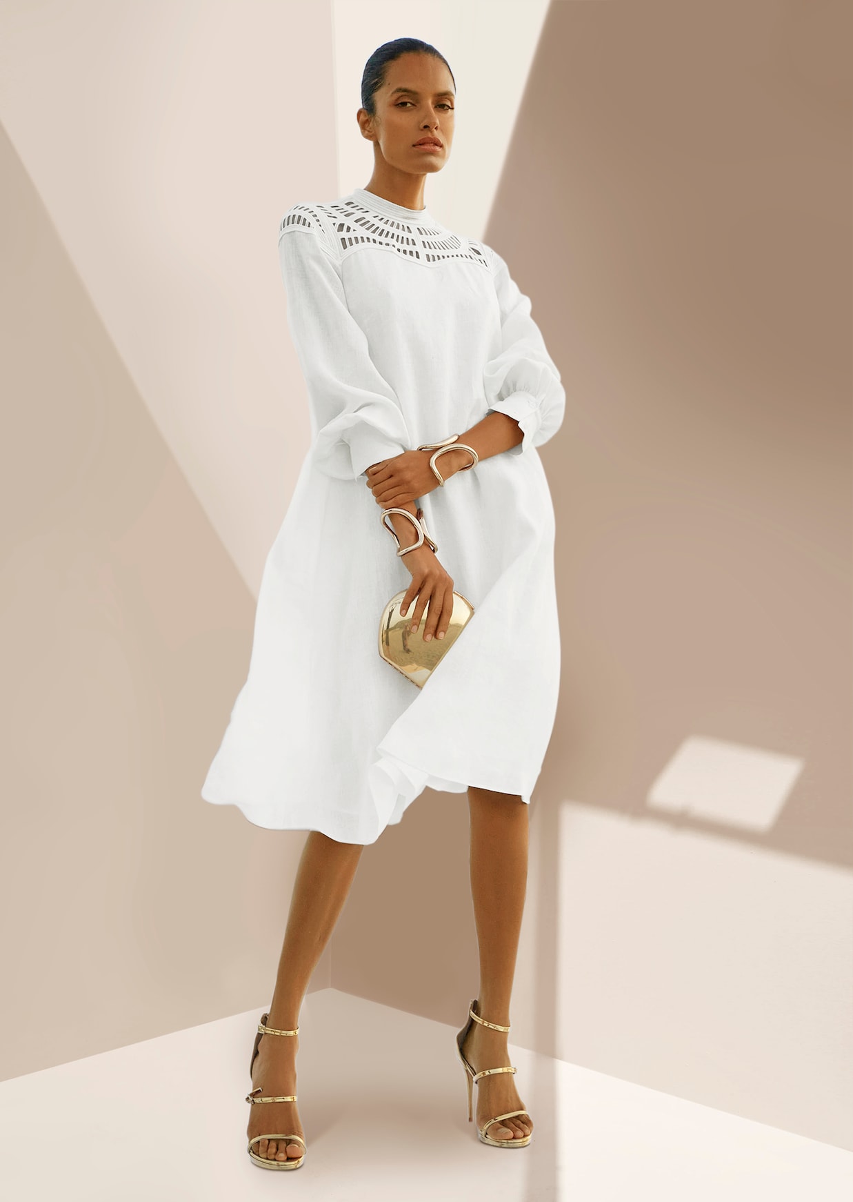 Robe en lin avec détails en dentelle