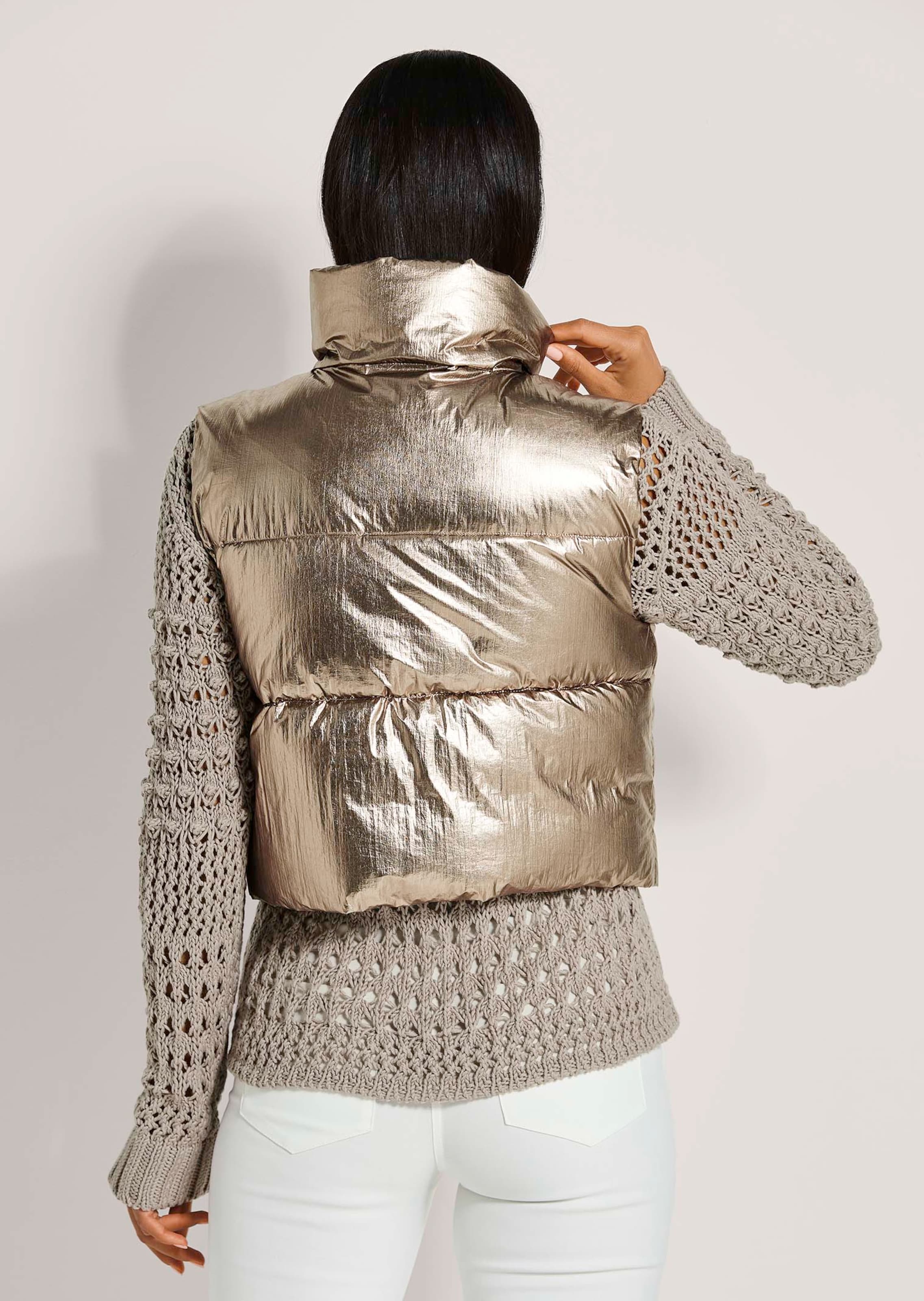 Cropped quilted gilet with metallic effect thumbnail 4