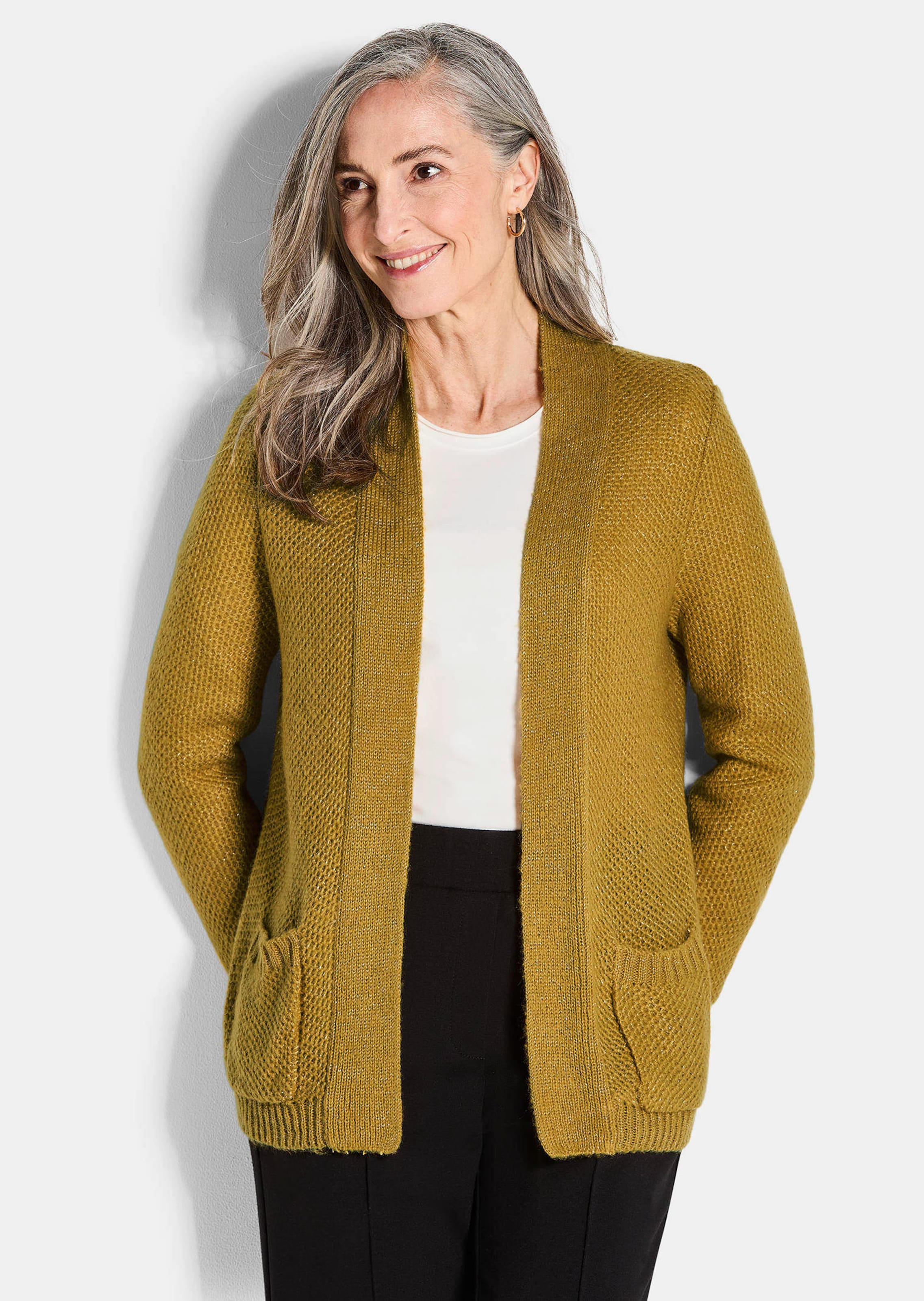 Pehmeä cardigan-mallinen neuletakki