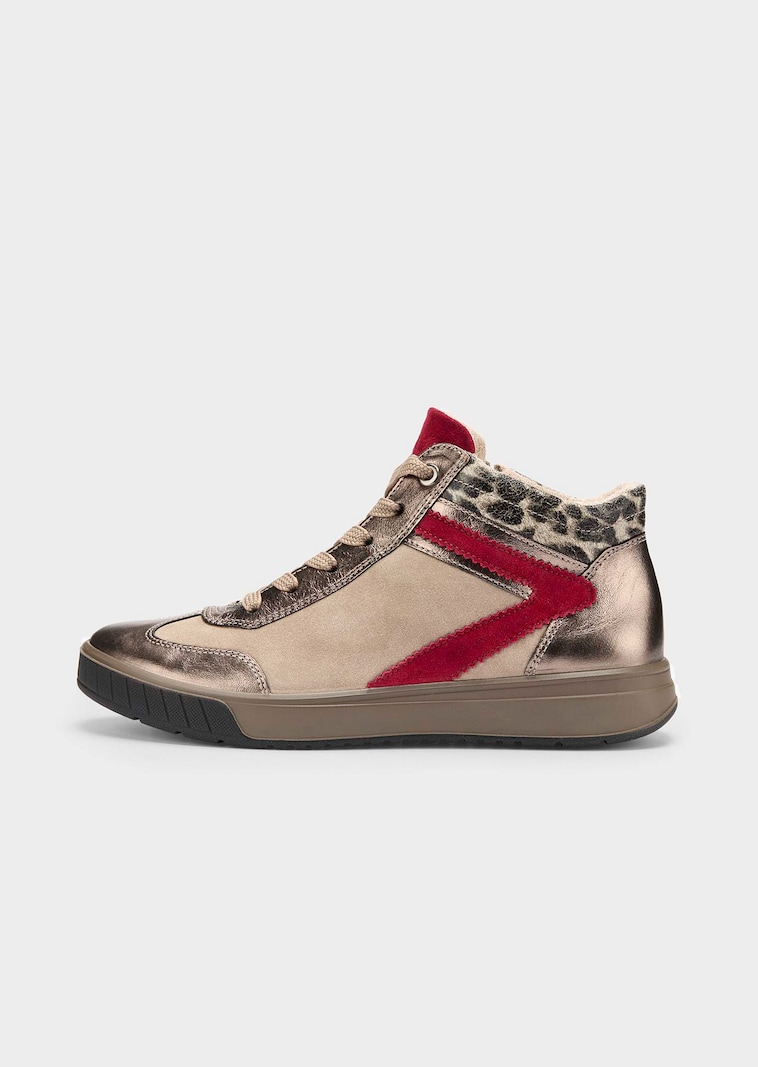 Trendige Stiefelette mit Leomuster