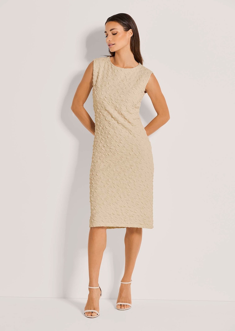 Robe fourreau sans manches en tissu texturé