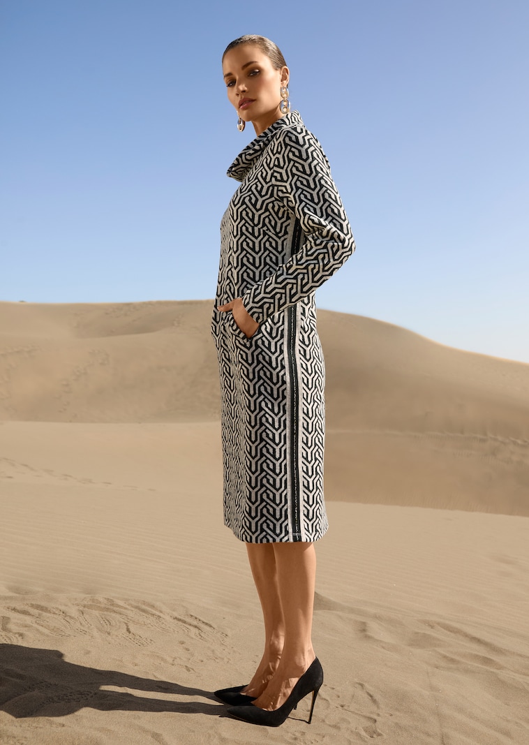 Robe coupe droite à motif graphique