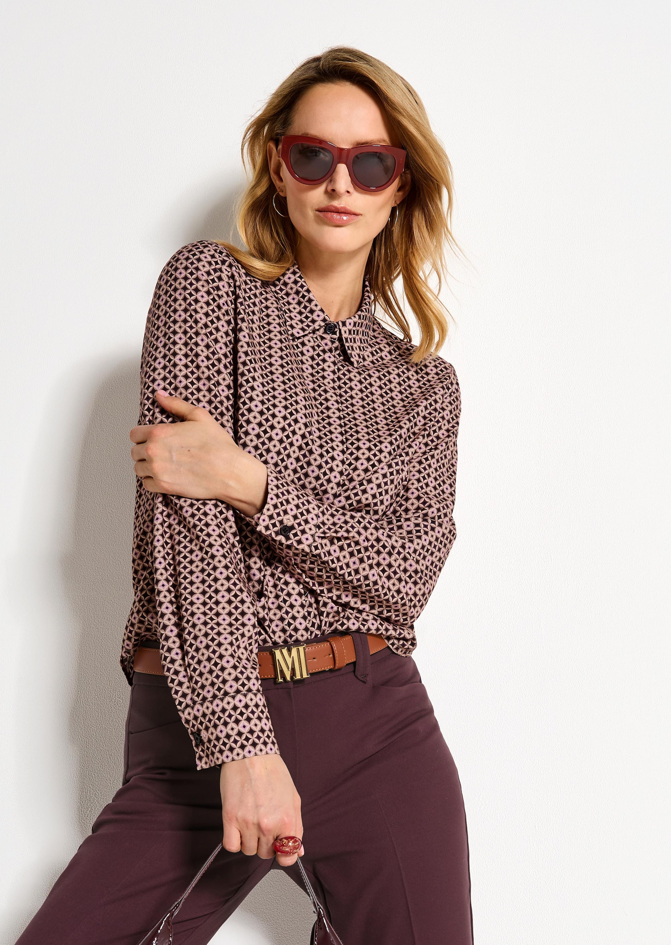 Geschmeidige Bluse mit geometrischem Muster
