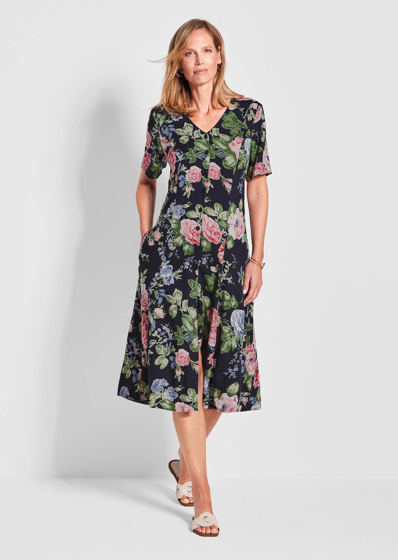 Romantisches Kleid mit floralem Alloverdruck