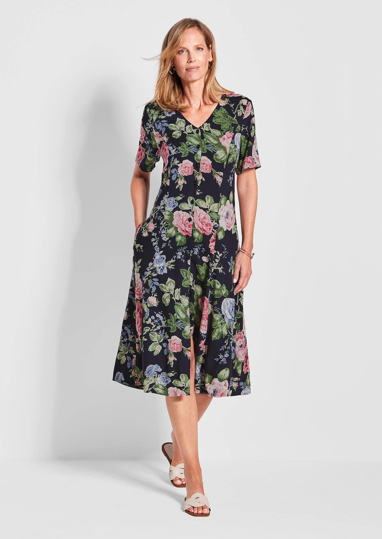 Romantisches Kleid mit floralem Alloverdruck