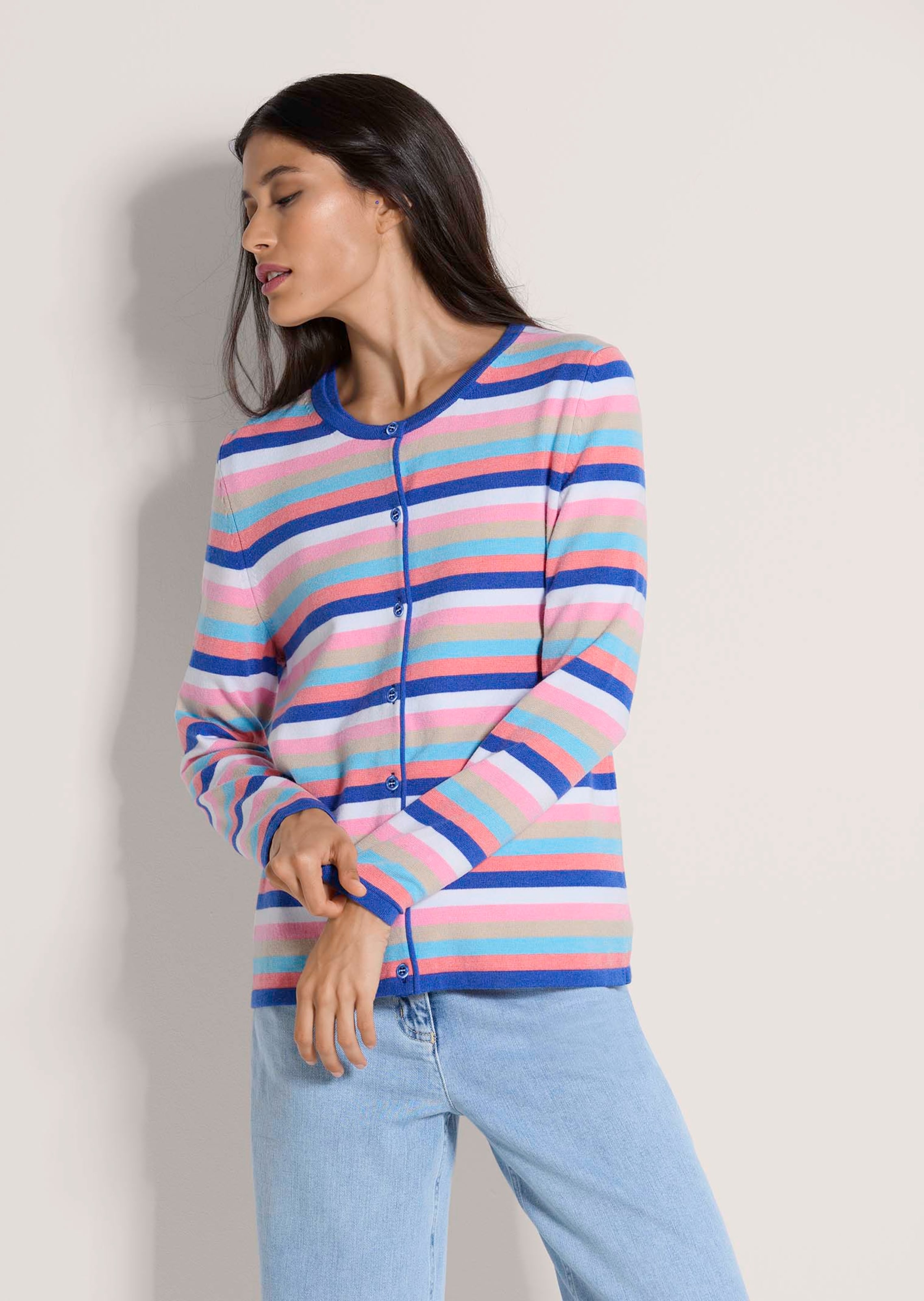 Bunt gestreifte Strickjacke