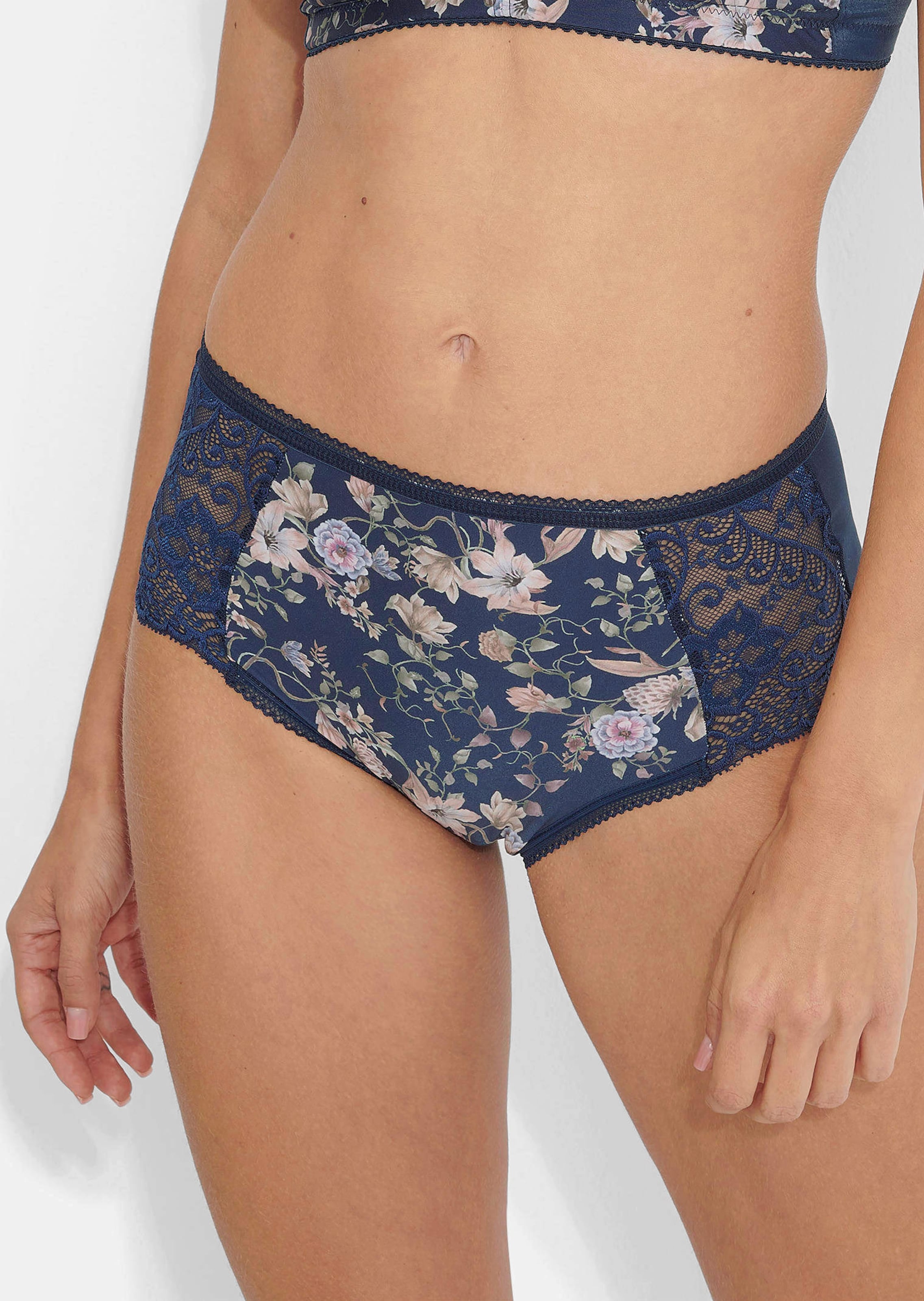 BH mit floralem Muster und Spitze