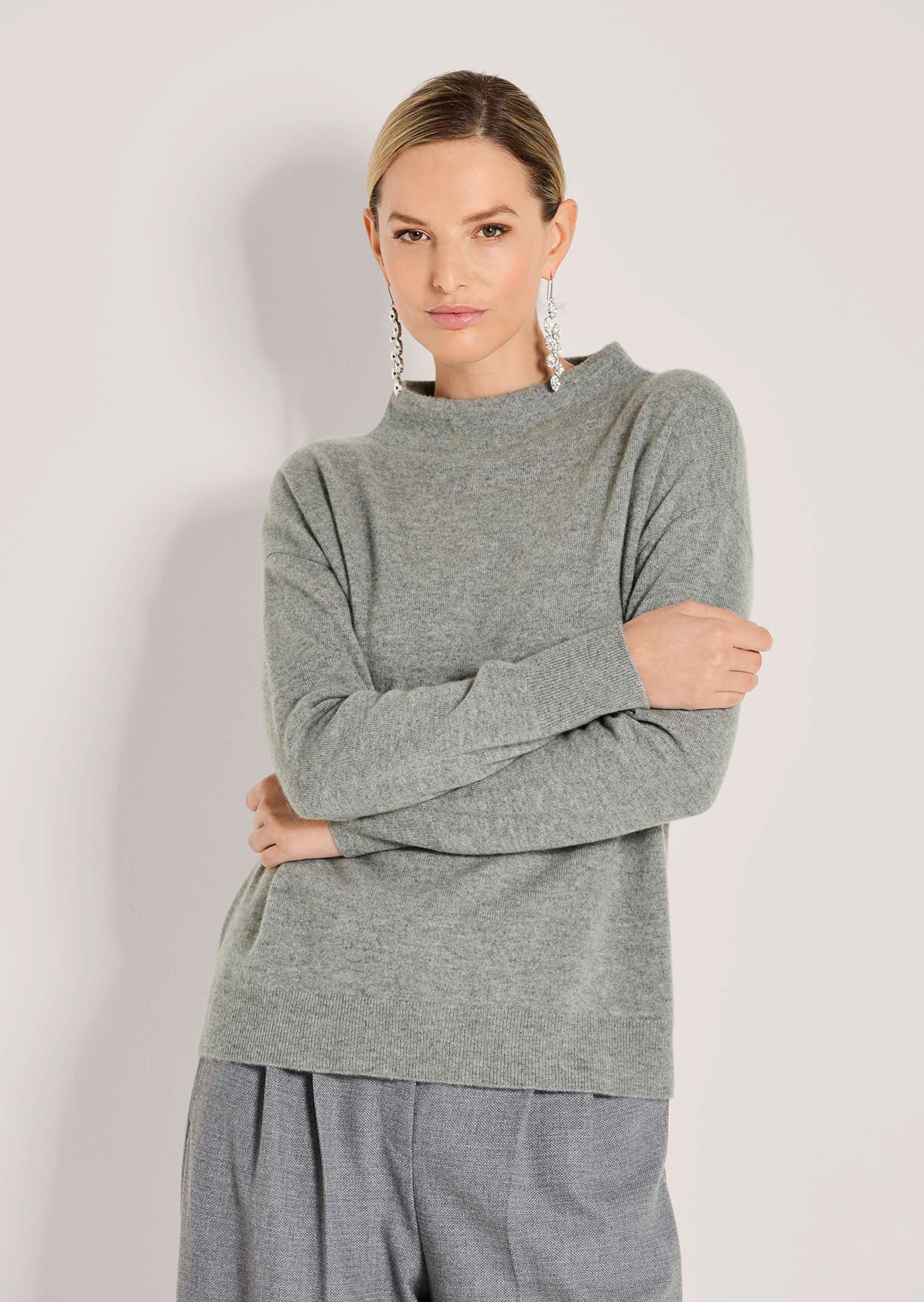 Cashmere jumper with high neck