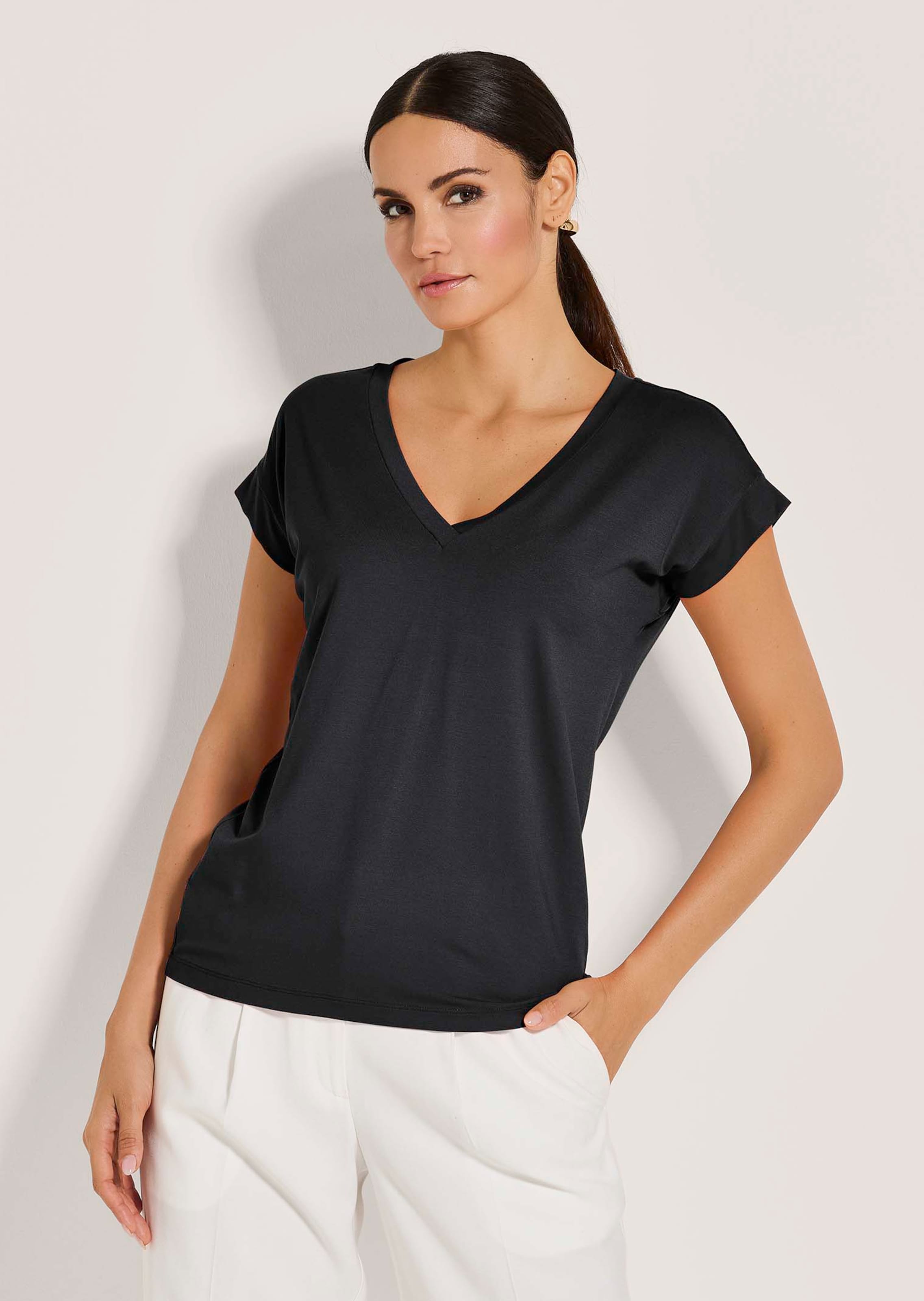 Legeres Shirt mit V-Ausschnitt